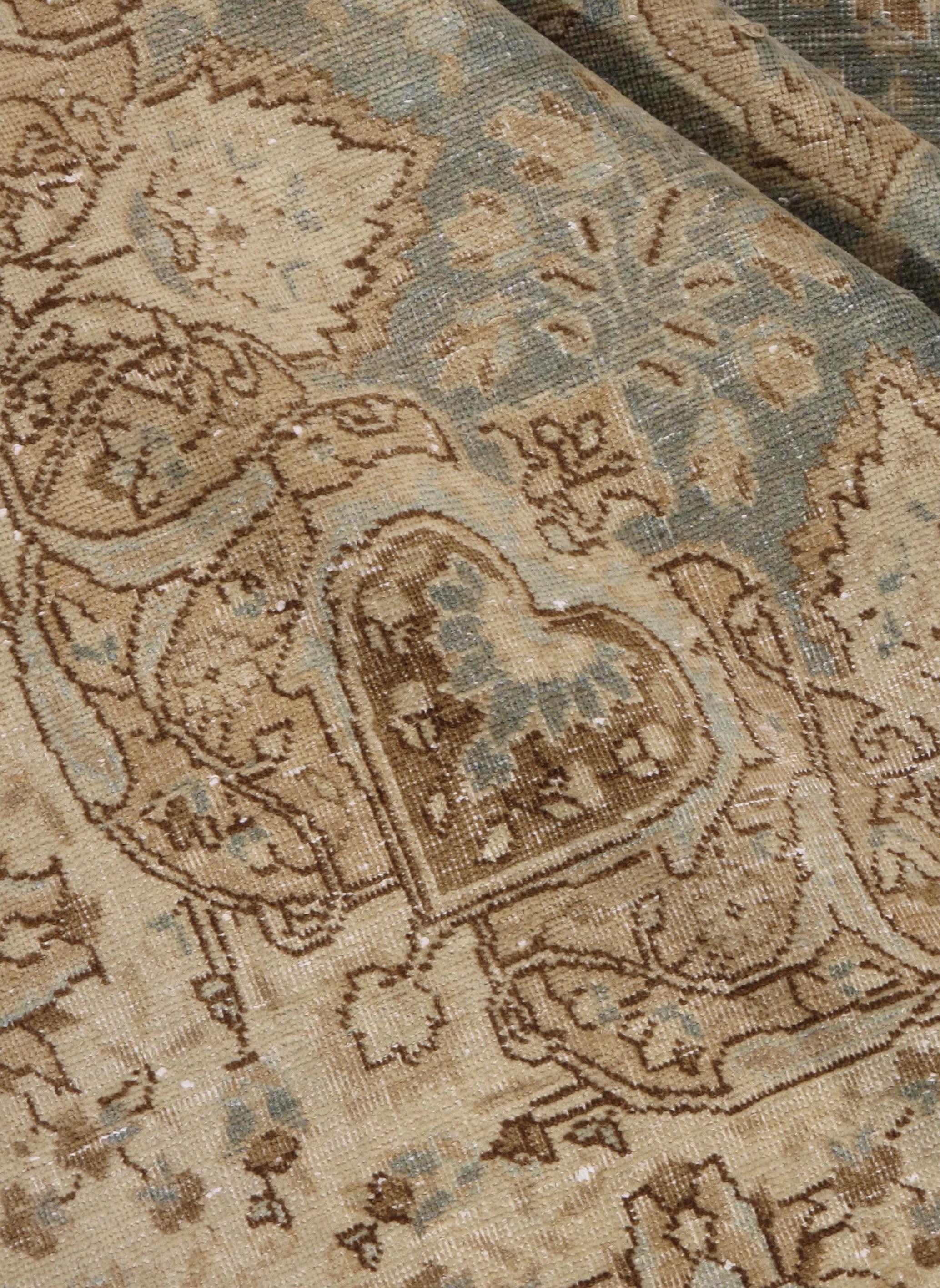 Vintage Circa 1920 Blue Distressed Tabriz Rug, 6'5 x 10'2 Lana en venta