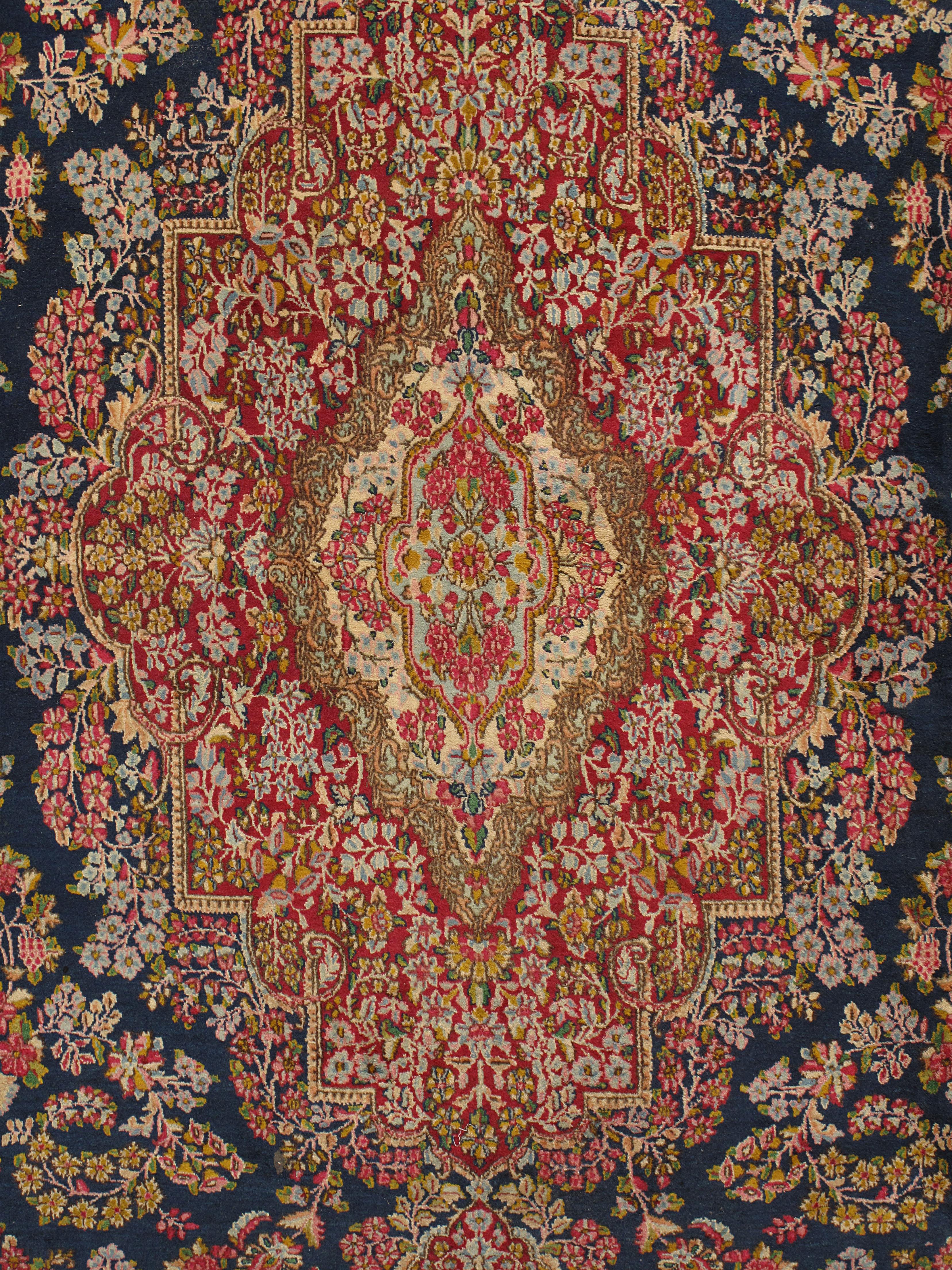Persischer Kerman-Teppich im Vintage-Stil, um 1920, 9'7 x 12'7 cm, Vintage (Handgewebt) im Angebot
