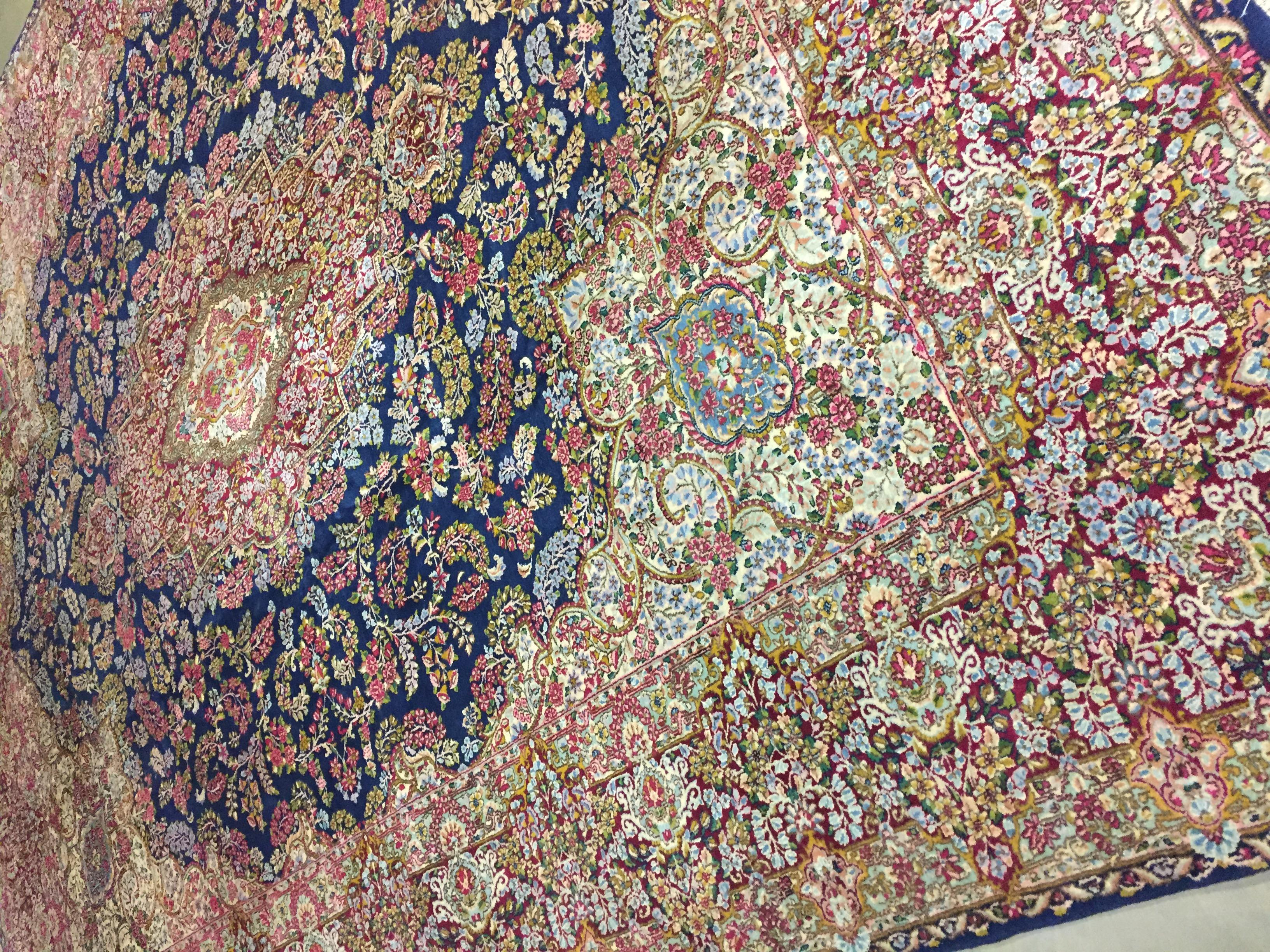 Tappeto persiano Kerman Vintage By 1920, 9'7 x 12'7 In condizioni buone in vendita a New York, NY