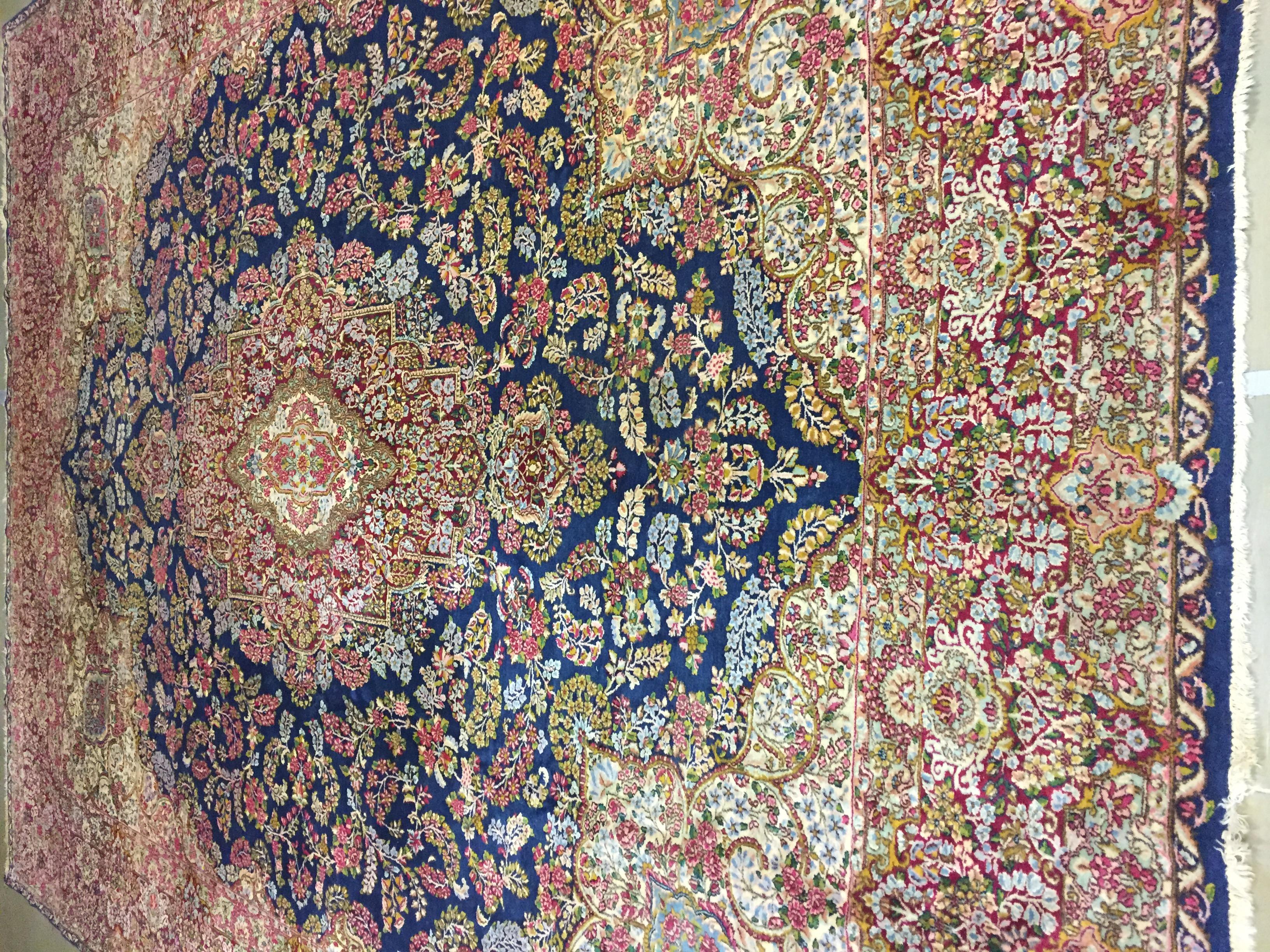 XX secolo Tappeto persiano Kerman Vintage By 1920, 9'7 x 12'7 in vendita