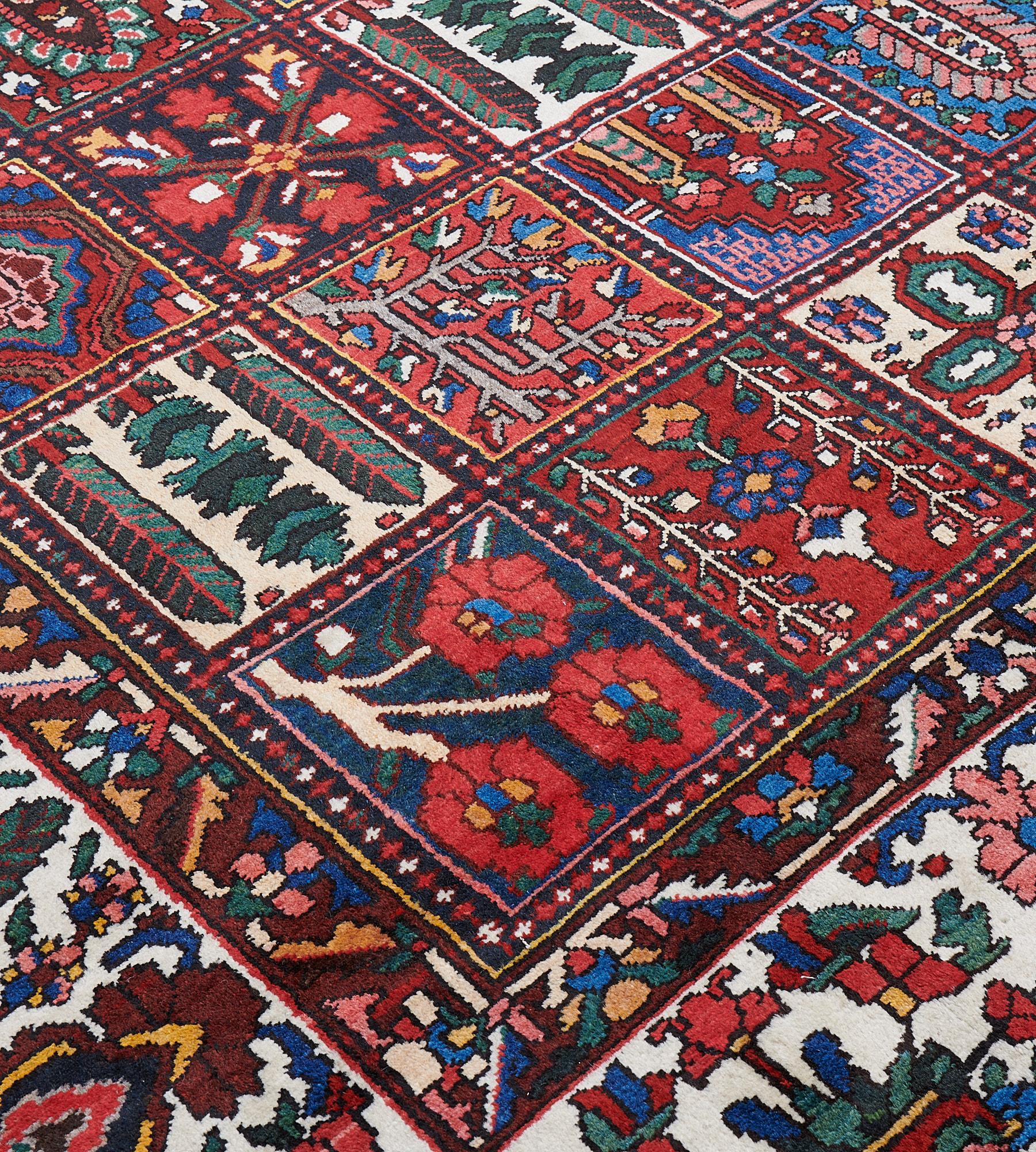 Vintage circa 1930 Handwoven Wool Persian Bakhtiari Rug In Good Condition For Sale In West Hollywood, CA