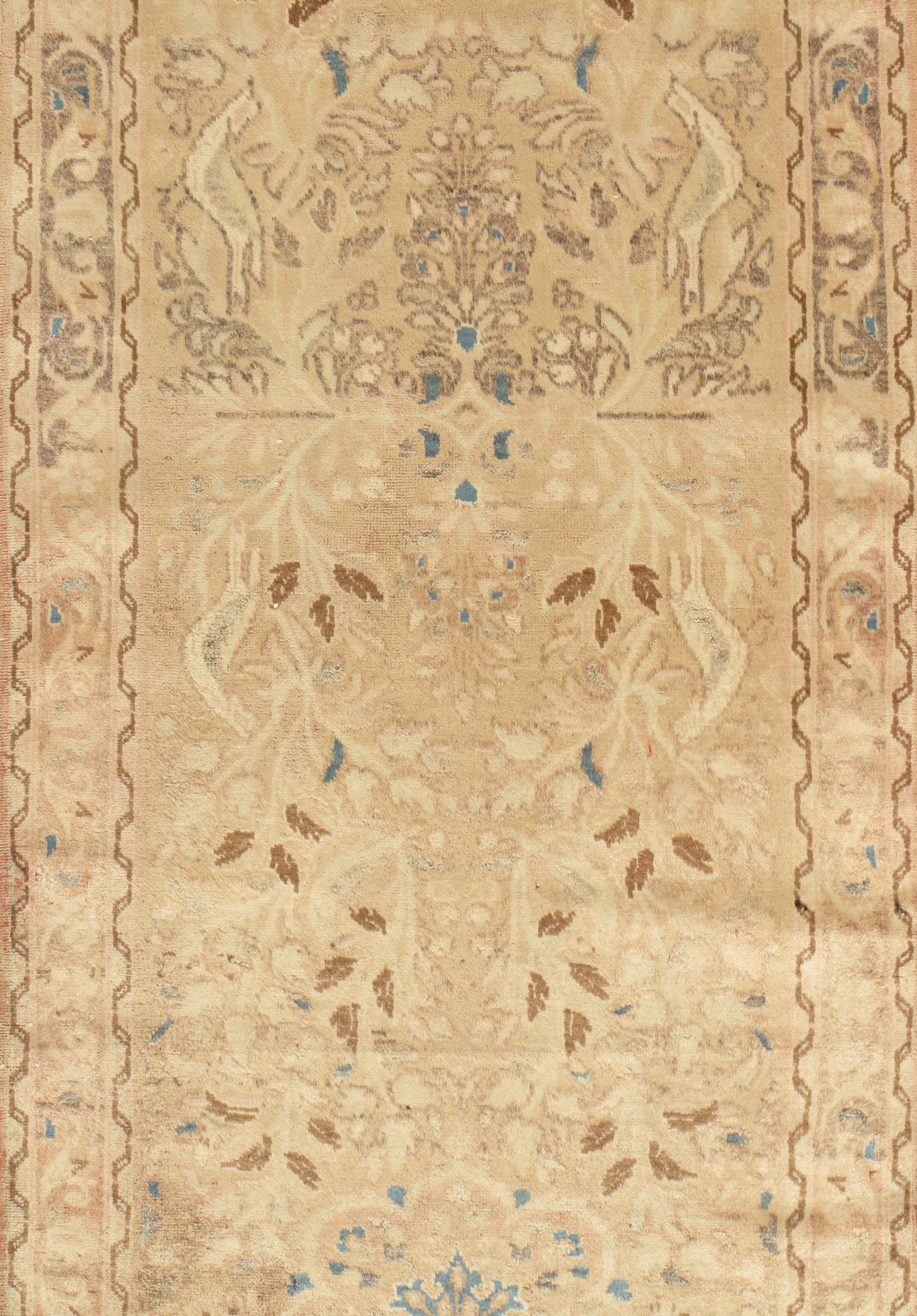 CIRCA 1930 Großer persischer Lilihan-Läufer in Tan (Persisch) im Angebot