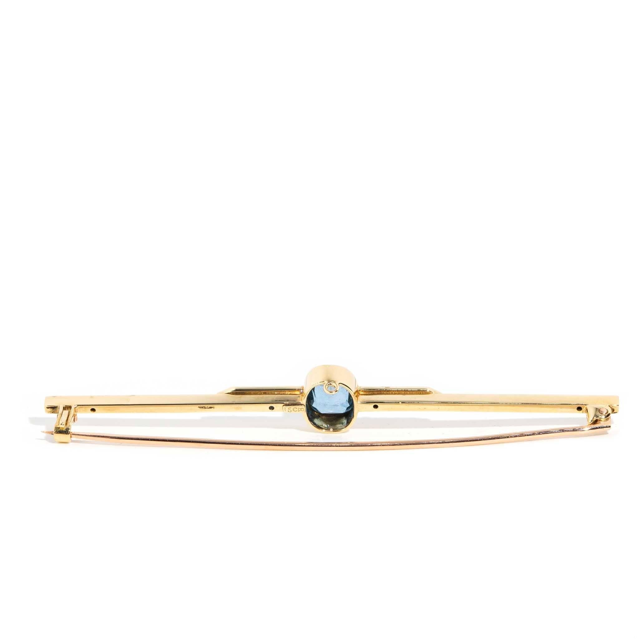 Vintage Circa 1930s Aquamarine & Seed Pearl Brooch 15 Carat Yellow Gold In Good Condition For Sale In Hamilton, AU