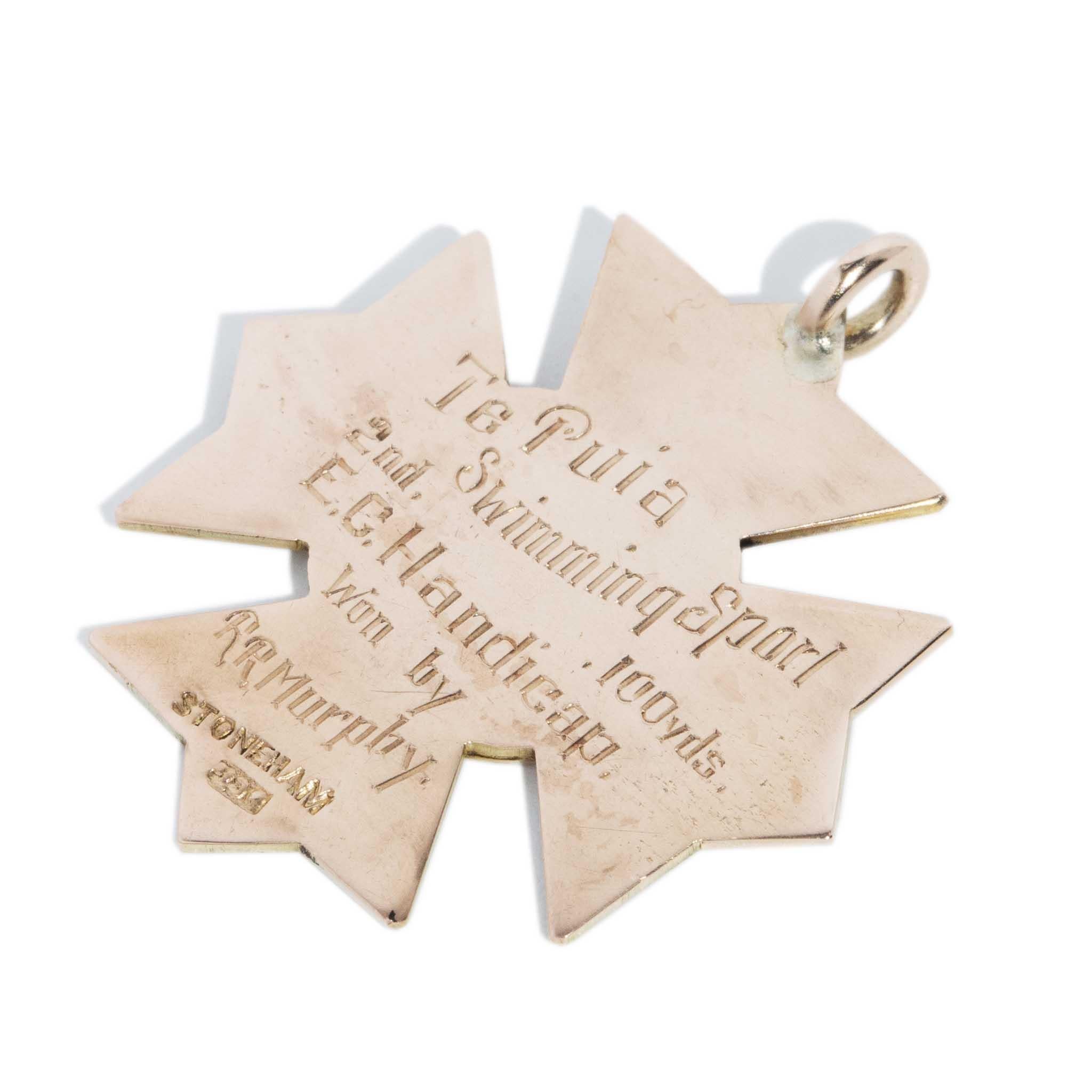 Ciondolo premio a croce CIRCA 1930 in oro rosa 9 carati in vendita 2