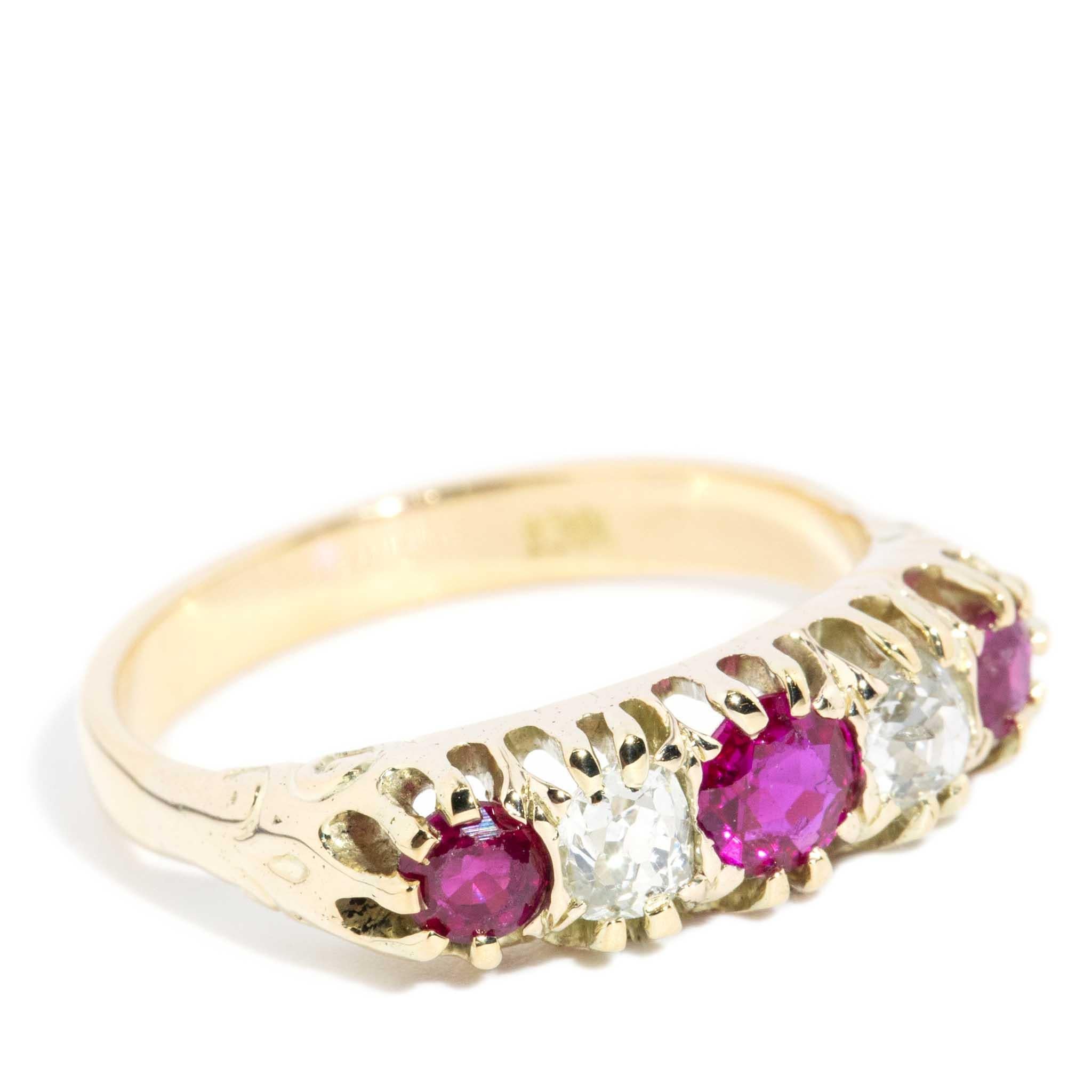 Fascia in oro giallo 18 carati con diamanti e rubini rosa e rossi, CIRCA 1930 In condizioni buone in vendita a Hamilton, AU