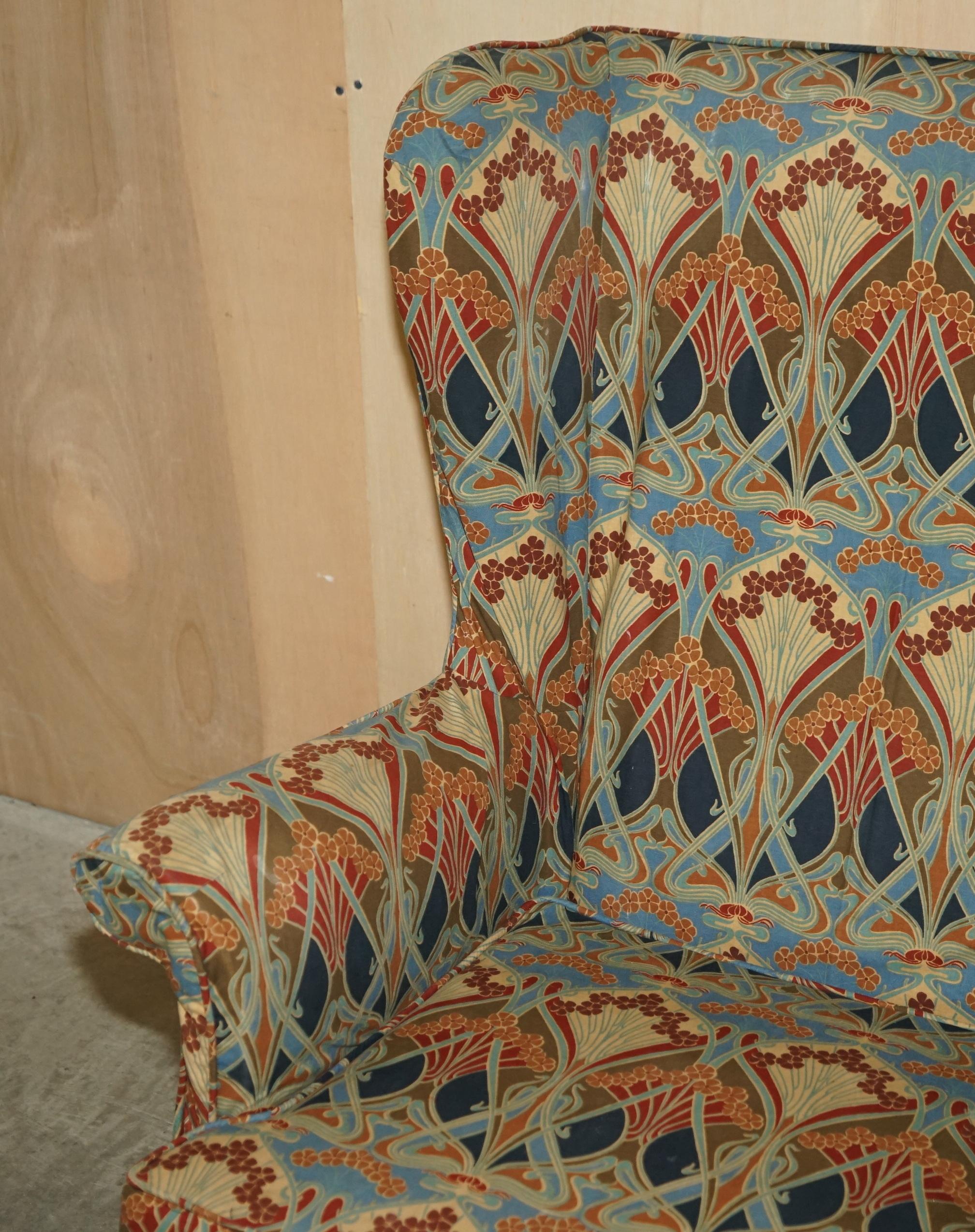 VINTAGE CIRCA 1930'S ENGLISH OAK ARMCHAIR WiTH LIBERTY'S LONDON IANTHE FABRIC For Sale 7