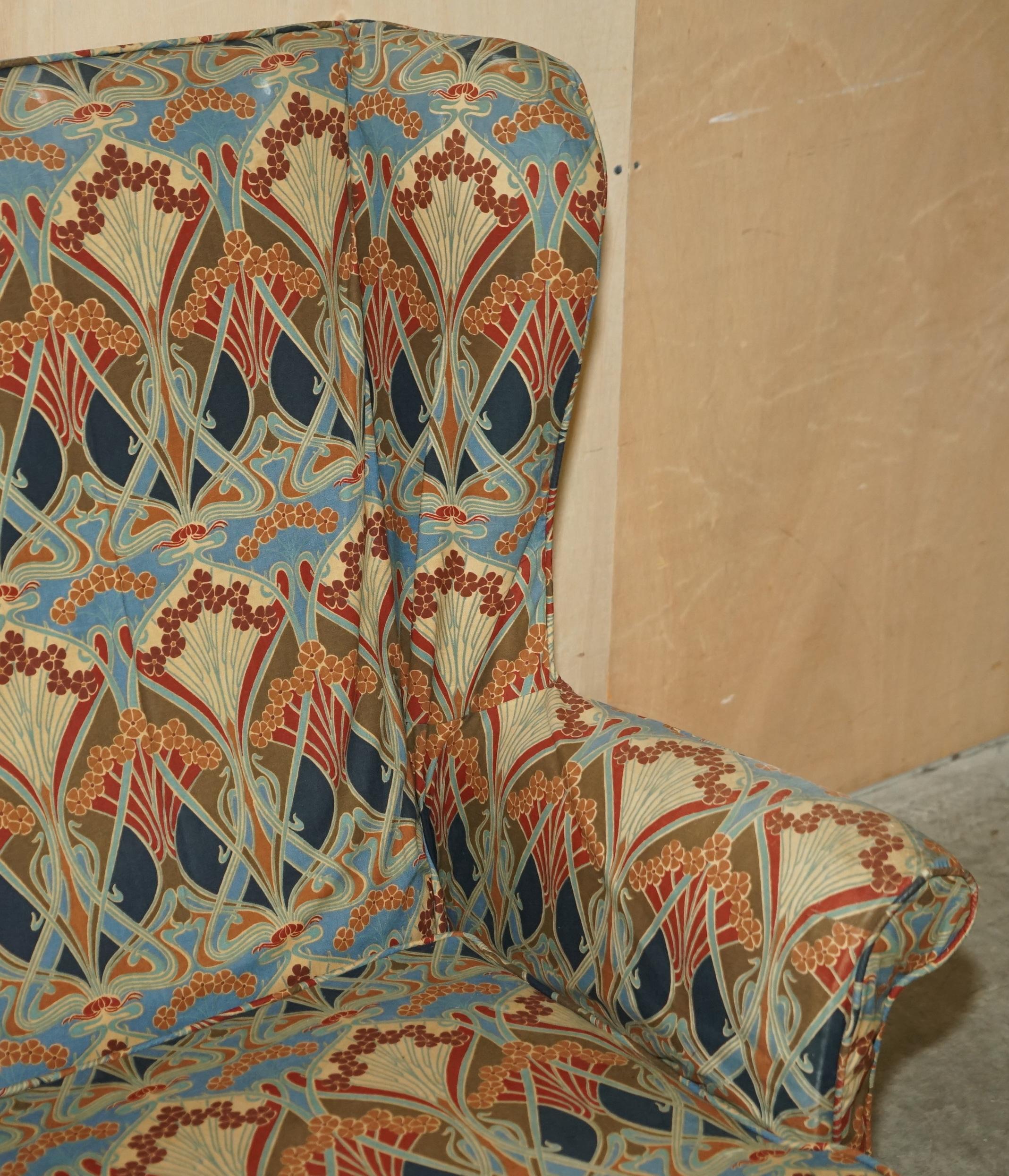 VINTAGE CIRCA 1930'S ENGLISH OAK ARMCHAIR WiTH LIBERTY'S LONDON IANTHE FABRIC For Sale 8