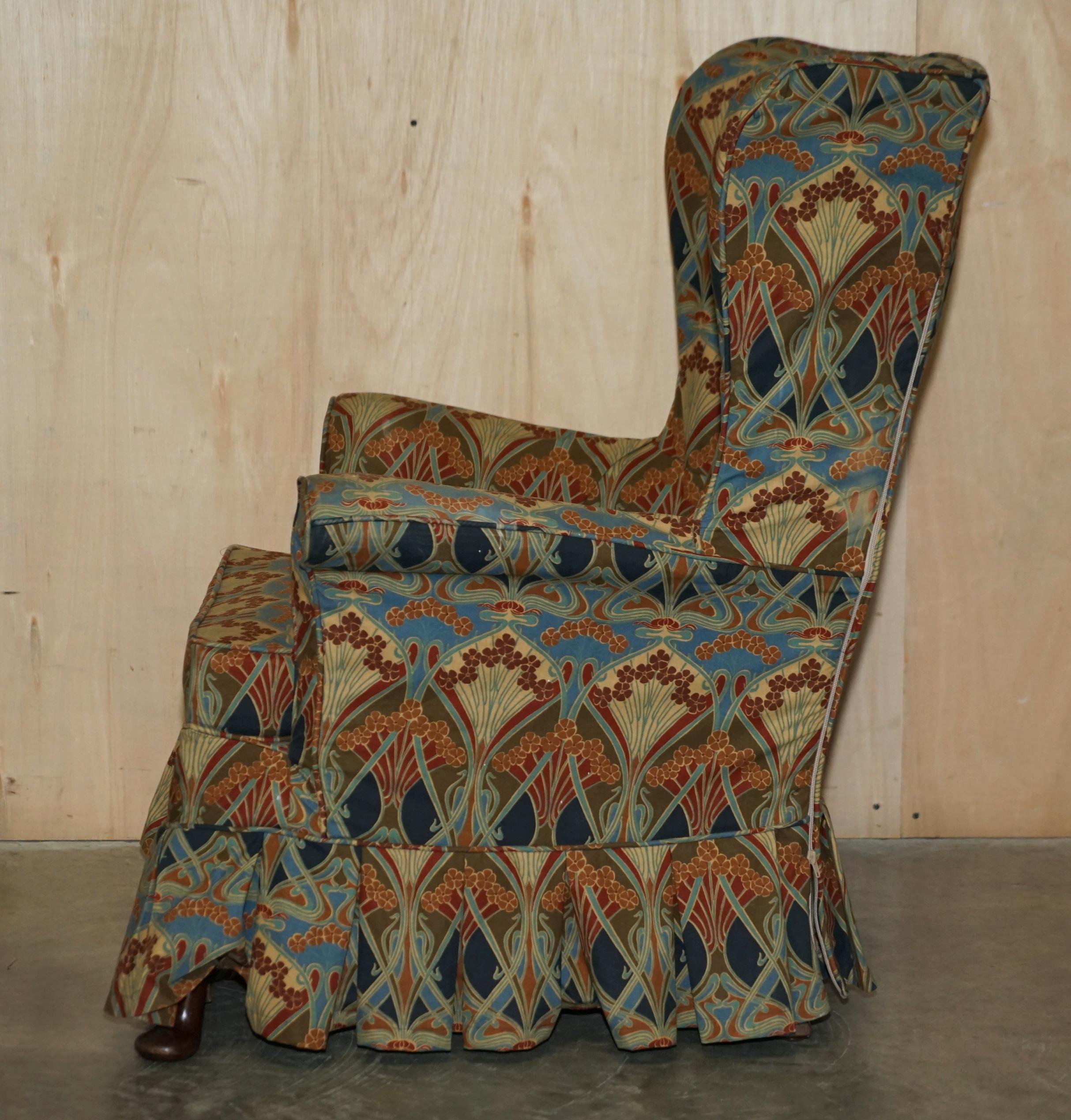 VINTAGE CIRCA 1930'S ENGLISH OAK ARMCHAIR WiTH LIBERTY'S LONDON IANTHE FABRIC For Sale 11