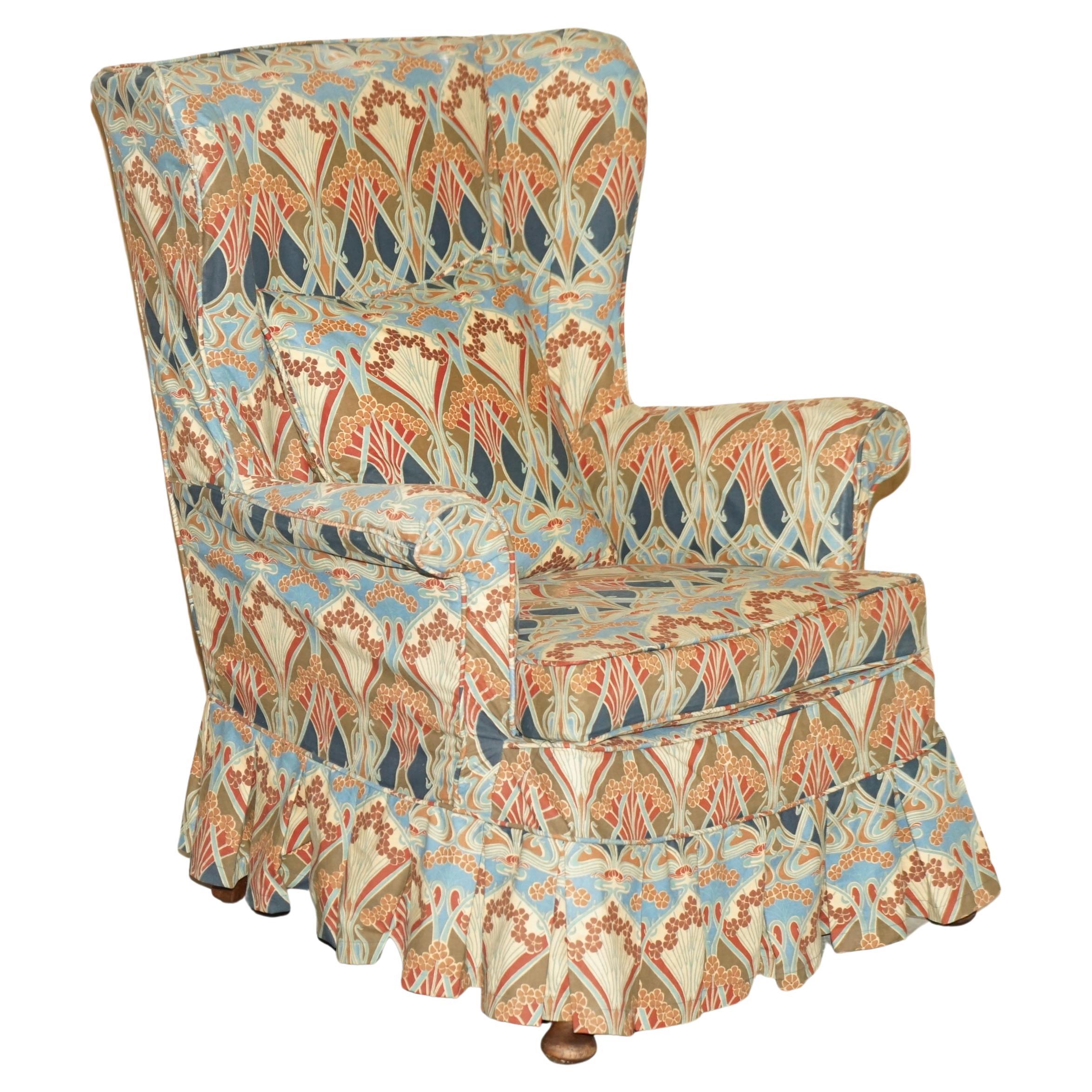 VINTAGE CIRCA 1930'S ENGLISH OAK ARMCHAIR WiTH LIBERTY'S LONDON IANTHE FABRIC For Sale