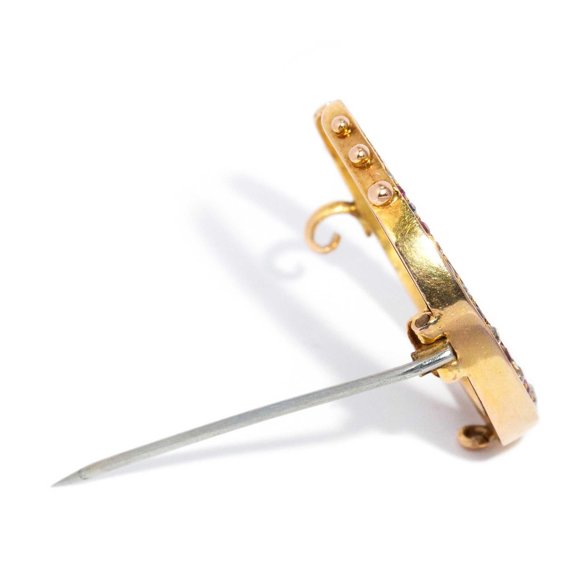 Vintage Circa 1930s Ruby & Diamond Crescent Brooch 18 Carat Yellow Gold im Zustand „Gut“ im Angebot in Hamilton, AU