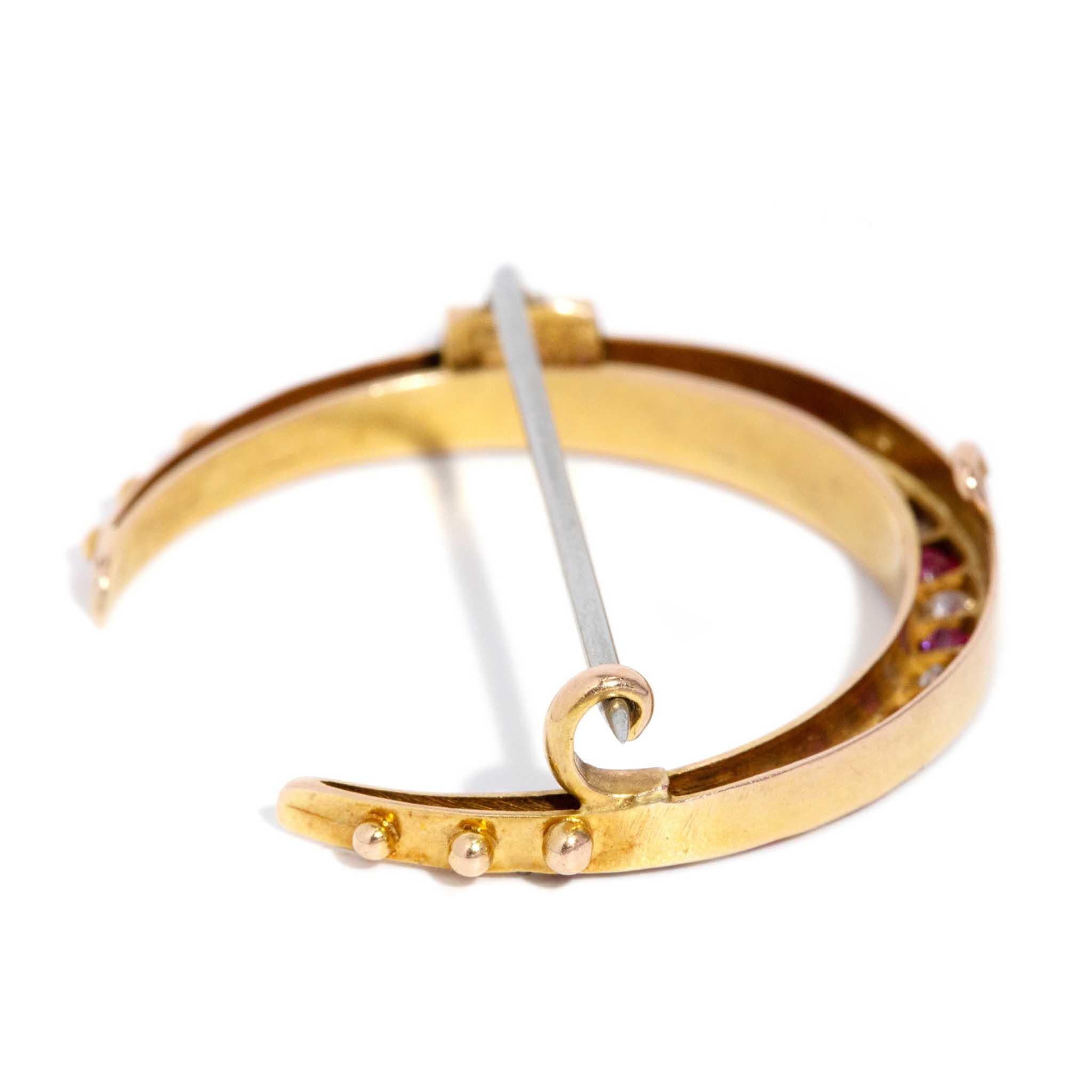 Vintage Circa 1930s Ruby & Diamond Crescent Brooch 18 Carat Yellow Gold im Angebot 1