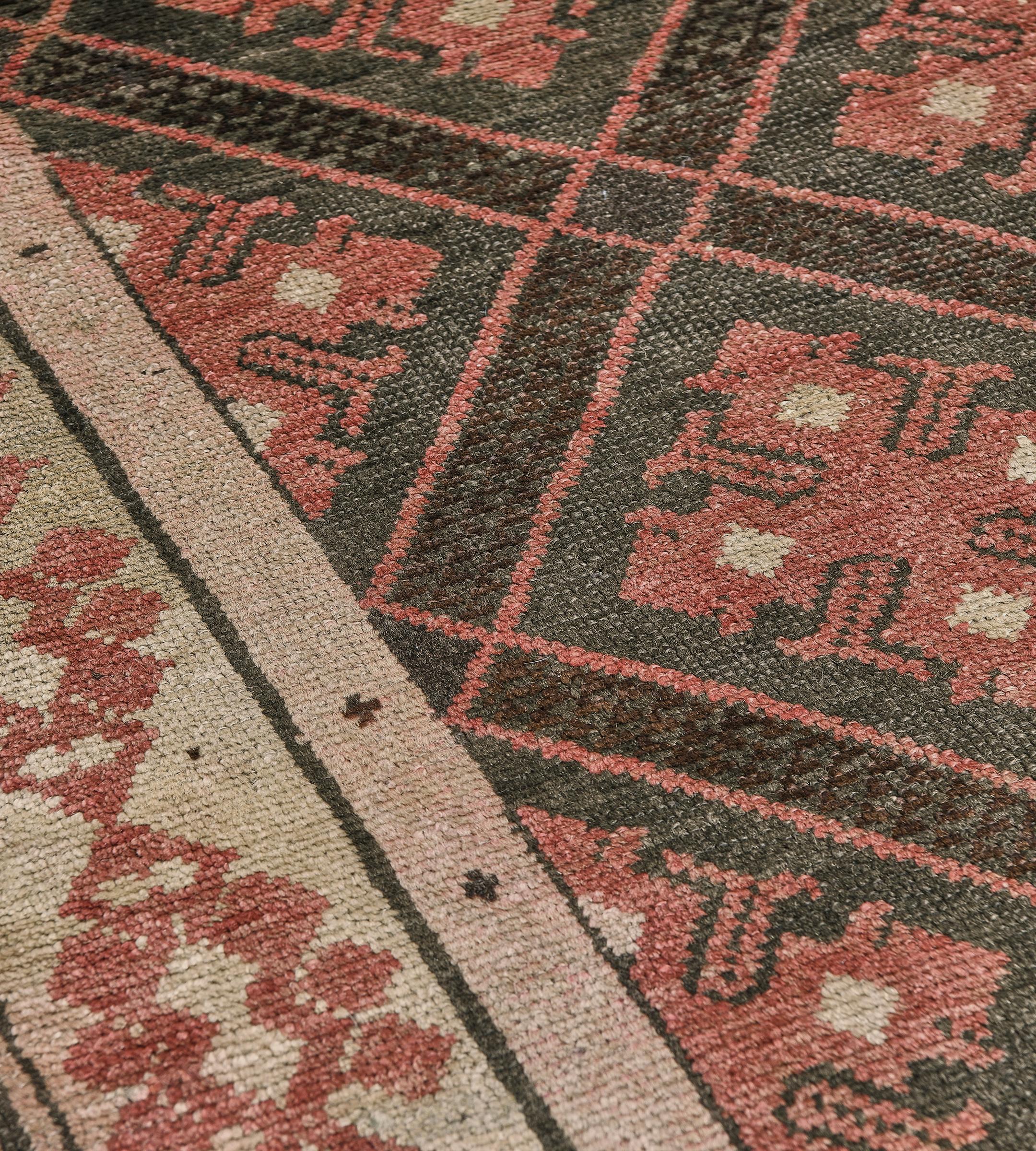 Vintage Circa-1938 Handgewebte Holzkohle-Schwarz und Rosa Trellis Karabagh Läufer (Wolle) im Angebot