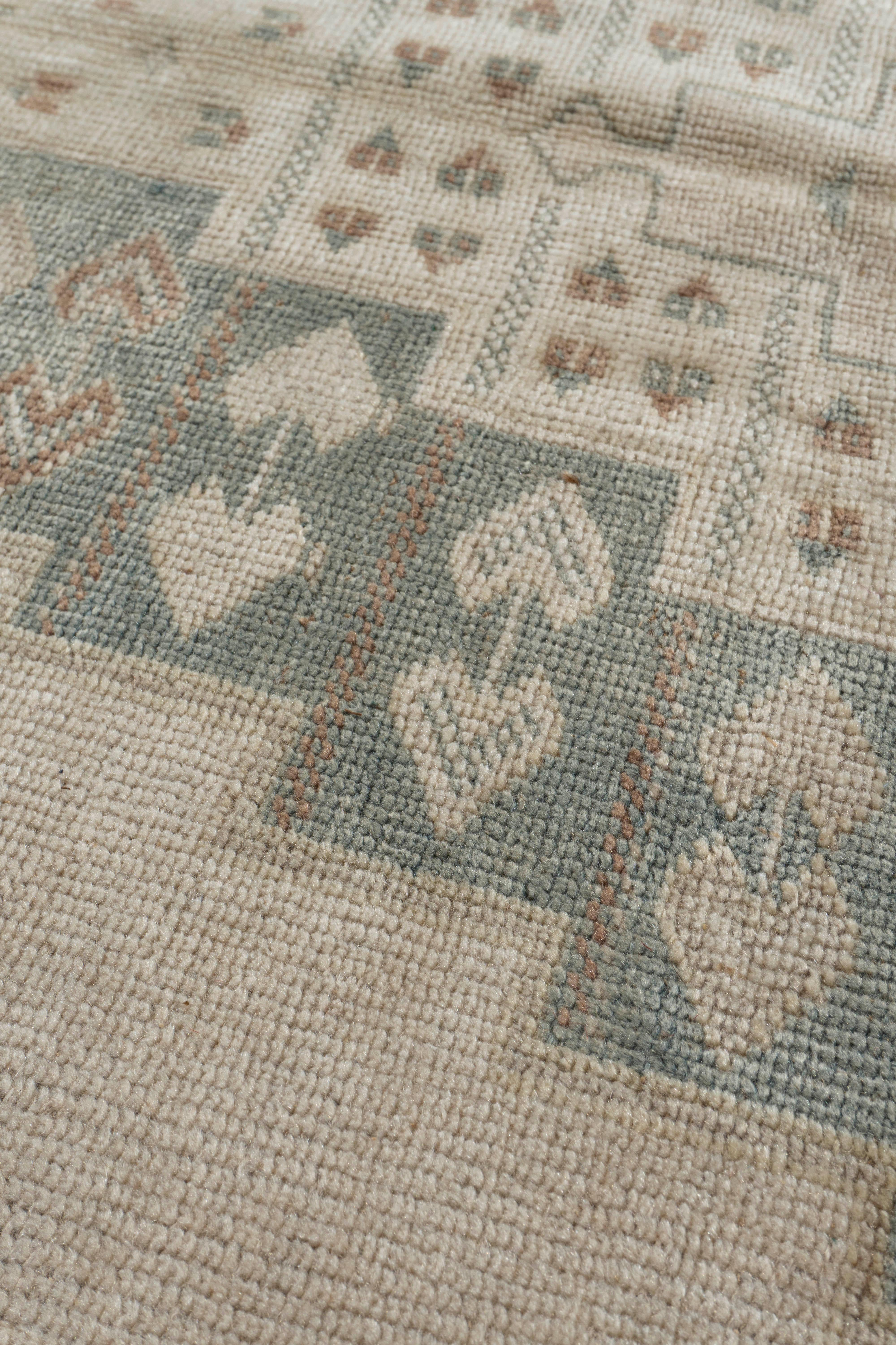 Vintage CIRCA 1940 Beige Türkischer Oushak Handgeknüpfter Wollteppich (Wolle) im Angebot