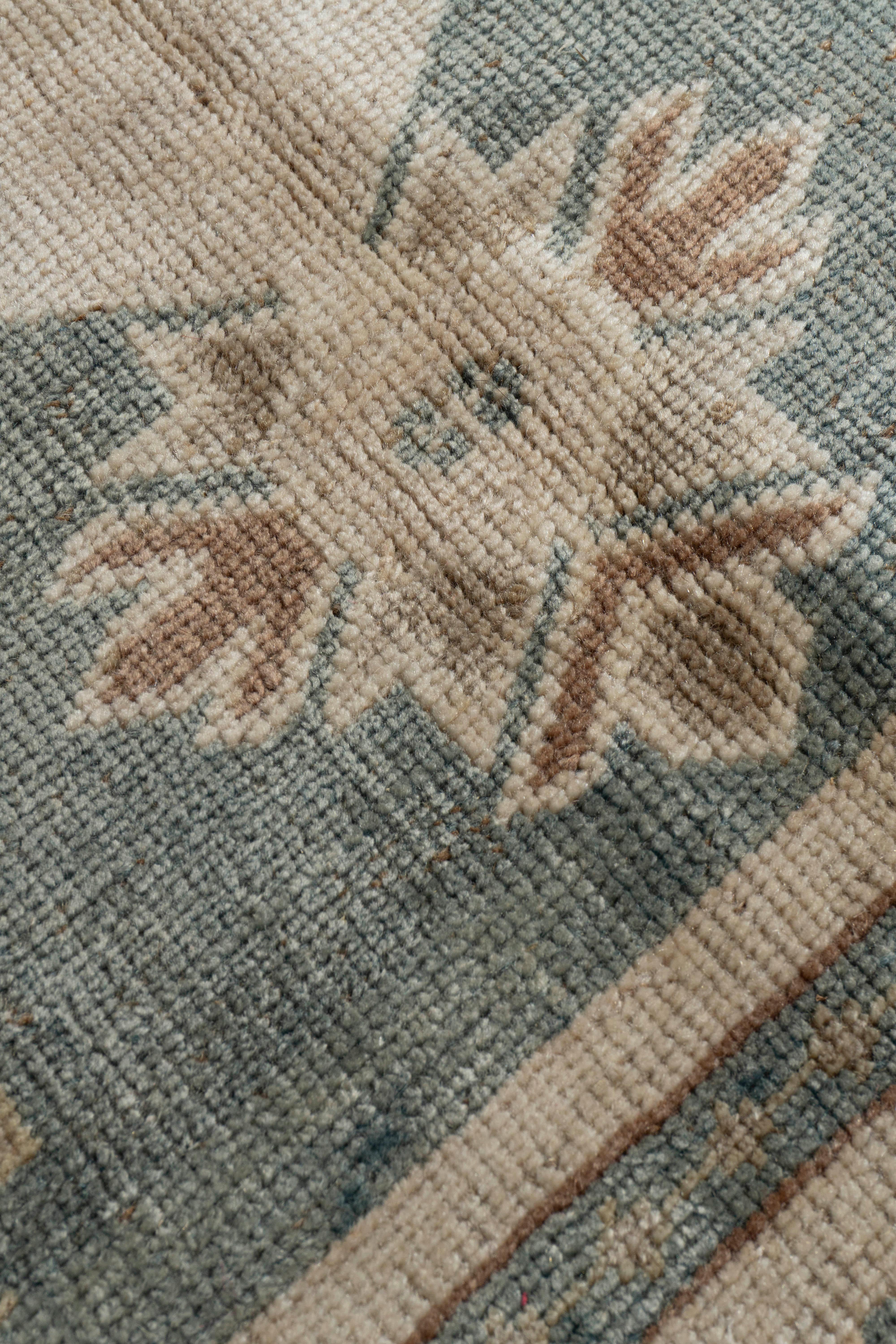 Vintage CIRCA 1940 Beige Türkischer Oushak Handgeknüpfter Wollteppich im Angebot 2