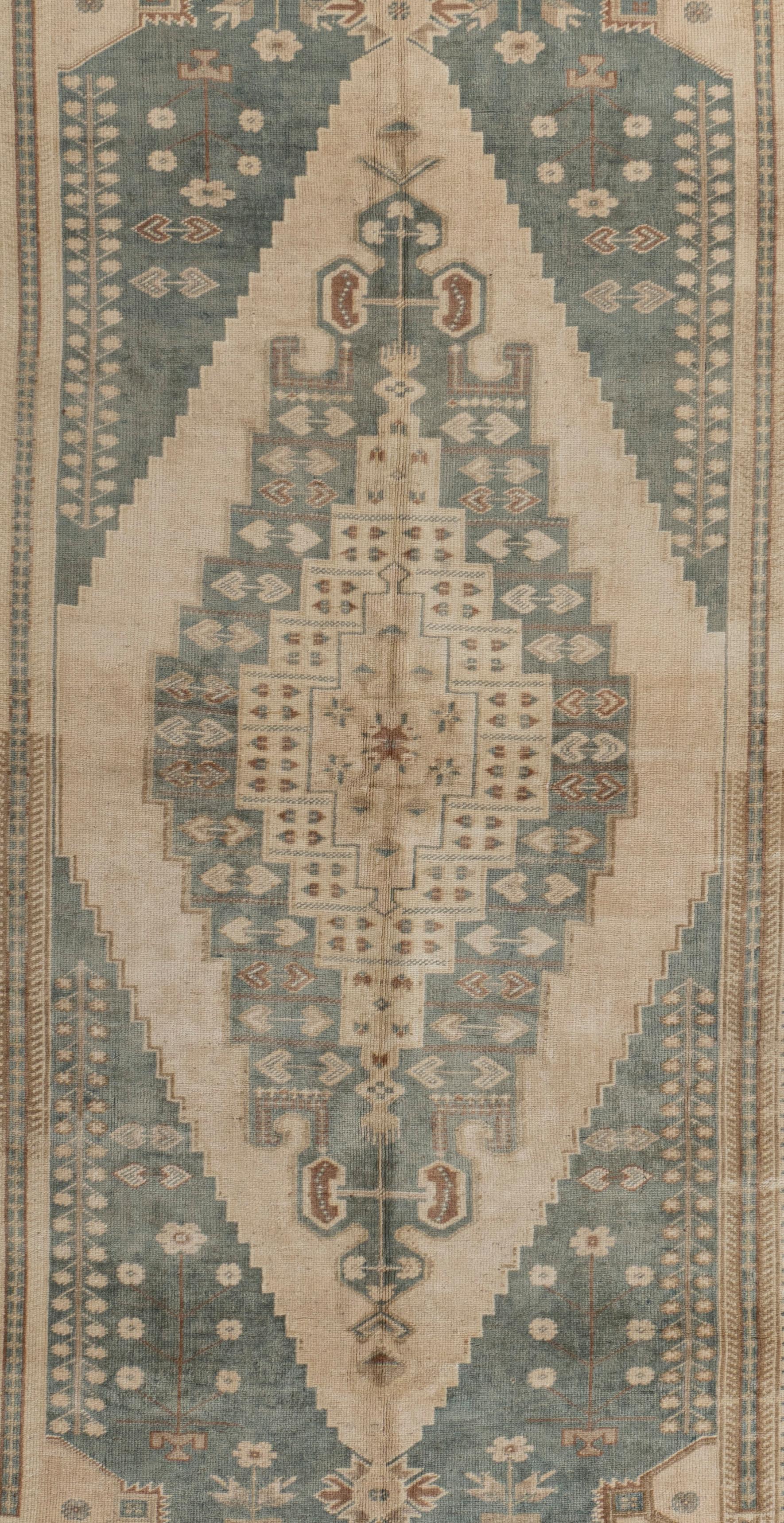 Vintage CIRCA 1940 Beige Türkischer Oushak Handgeknüpfter Wollteppich im Angebot 3