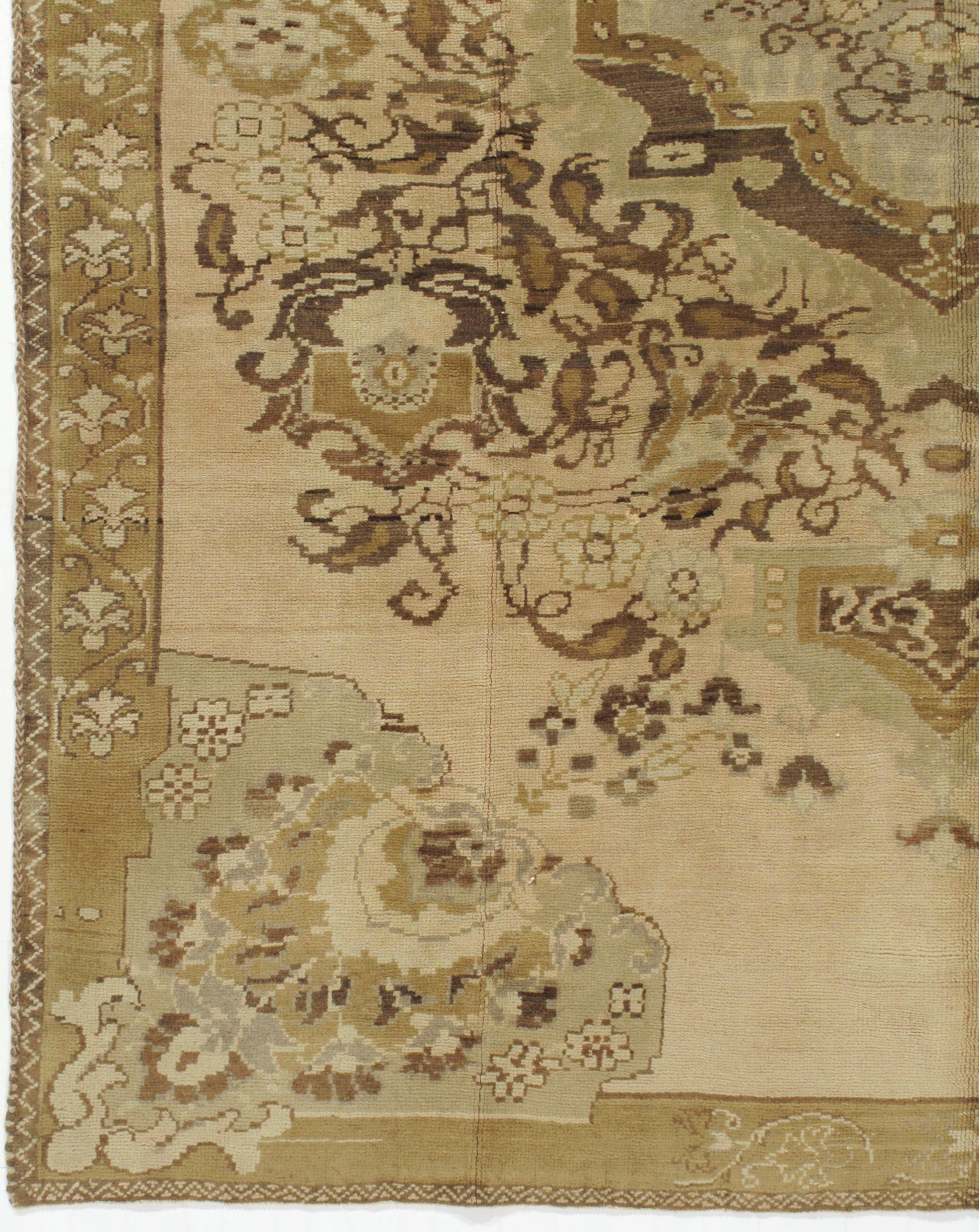 Turc Vintage Circa 1940 Beige Turkish Oushak Rug Carpet, 7'4 X 10'3 en vente