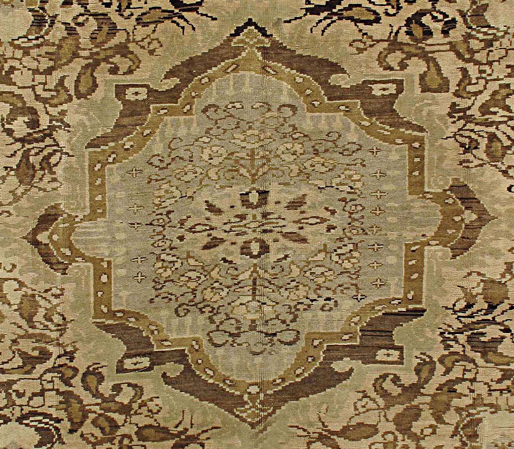 20ième siècle Vintage Circa 1940 Beige Turkish Oushak Rug Carpet, 7'4 X 10'3 en vente