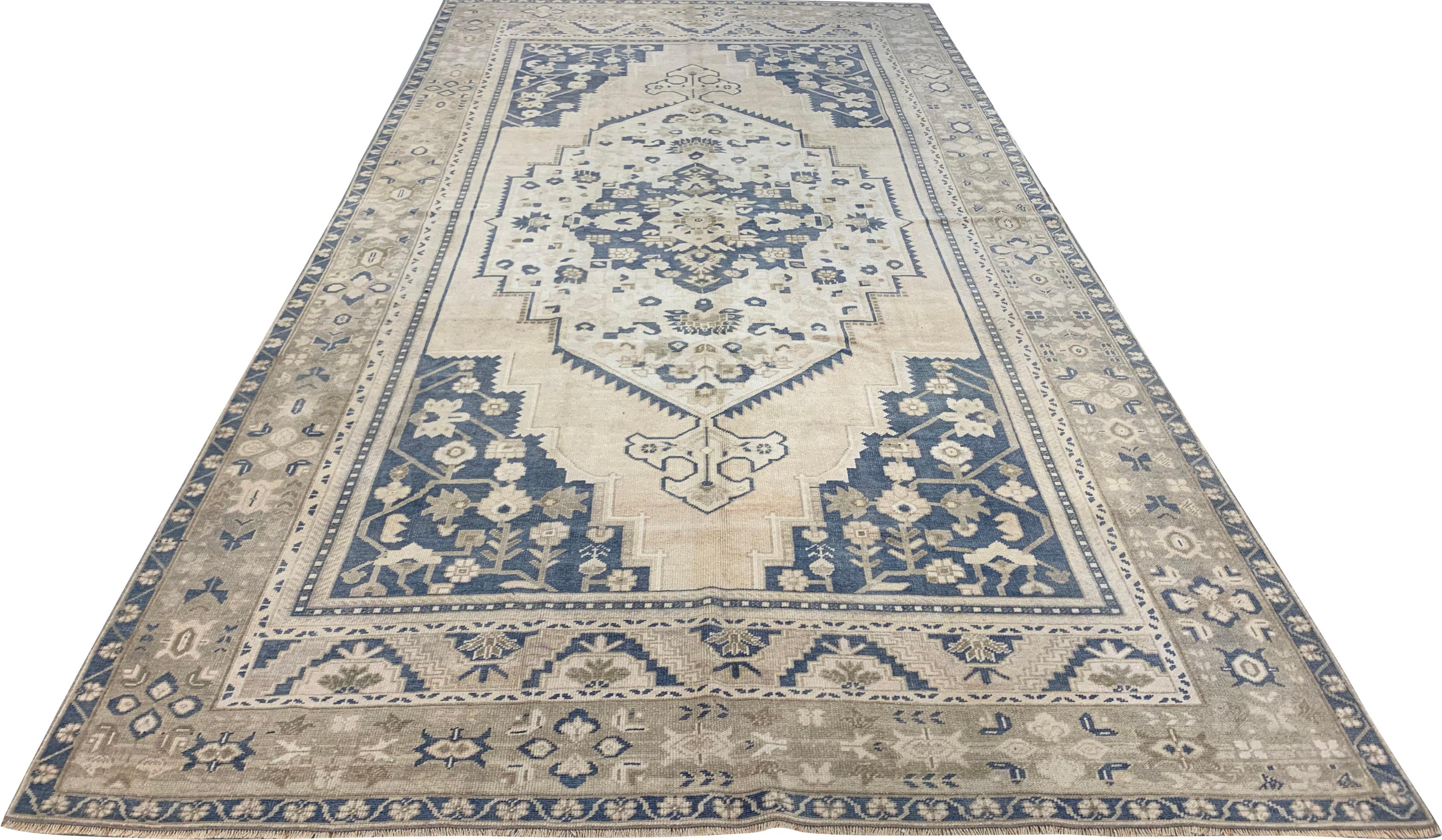 Vintage CIRCA 1940 Blau Türkisch Oushak Bereich Teppich  6' x 11'8 (Wolle) im Angebot