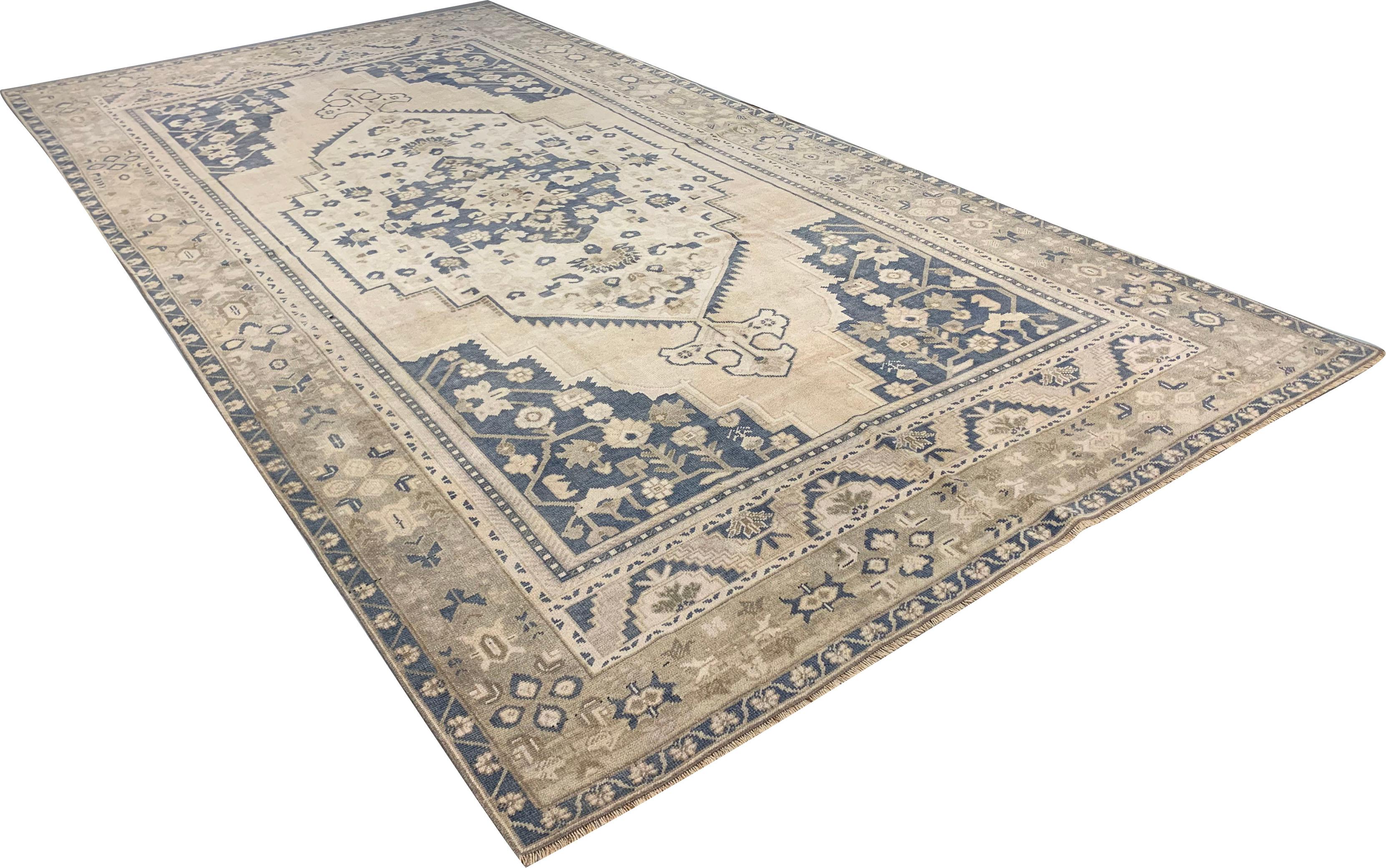 Vintage CIRCA 1940 Blau Türkisch Oushak Bereich Teppich  6' x 11'8 im Angebot 1