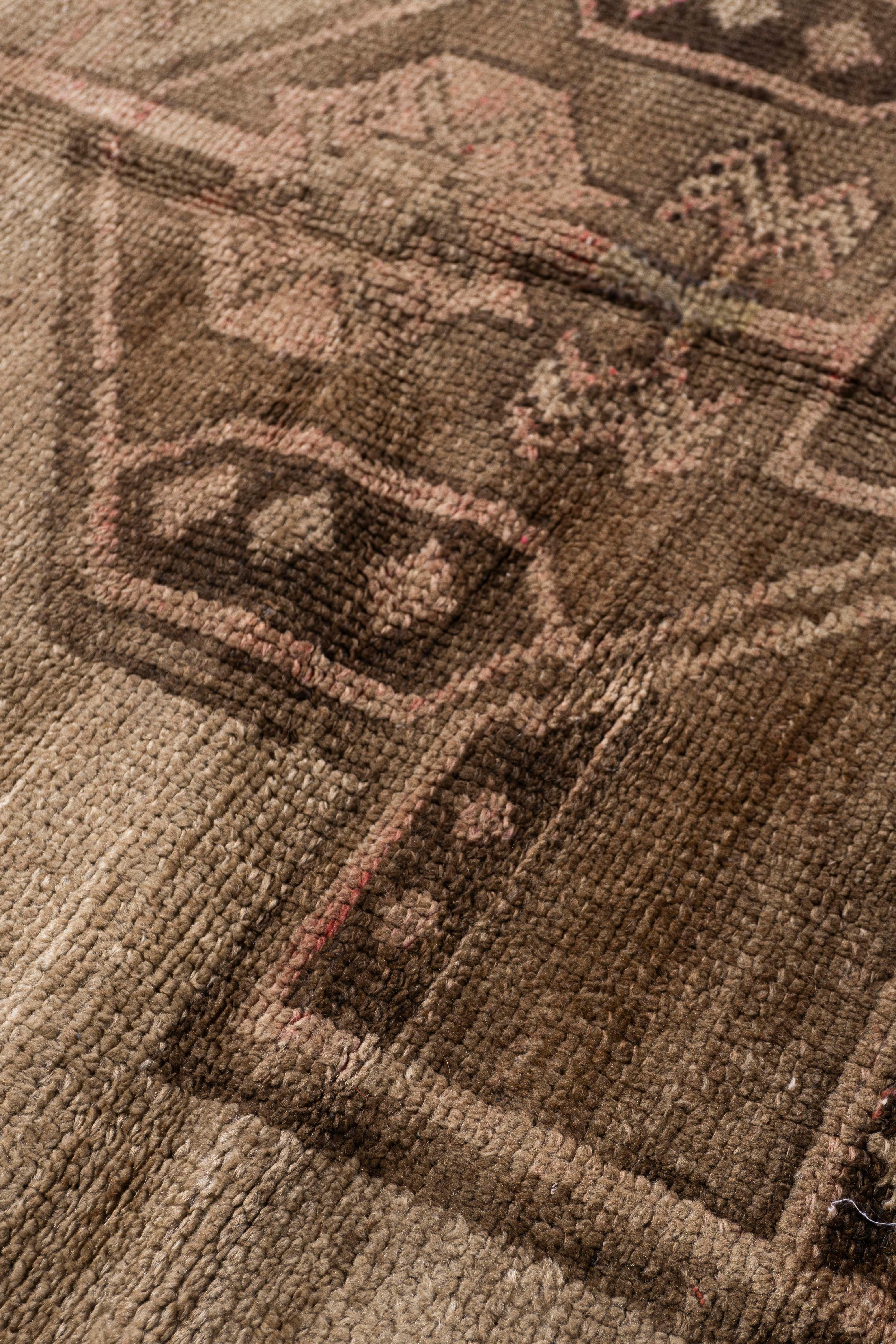 Vintage, circa 1940, Runner in lana marrone turco Oushak annodato a mano 3'11 X 15'1 in vendita 5