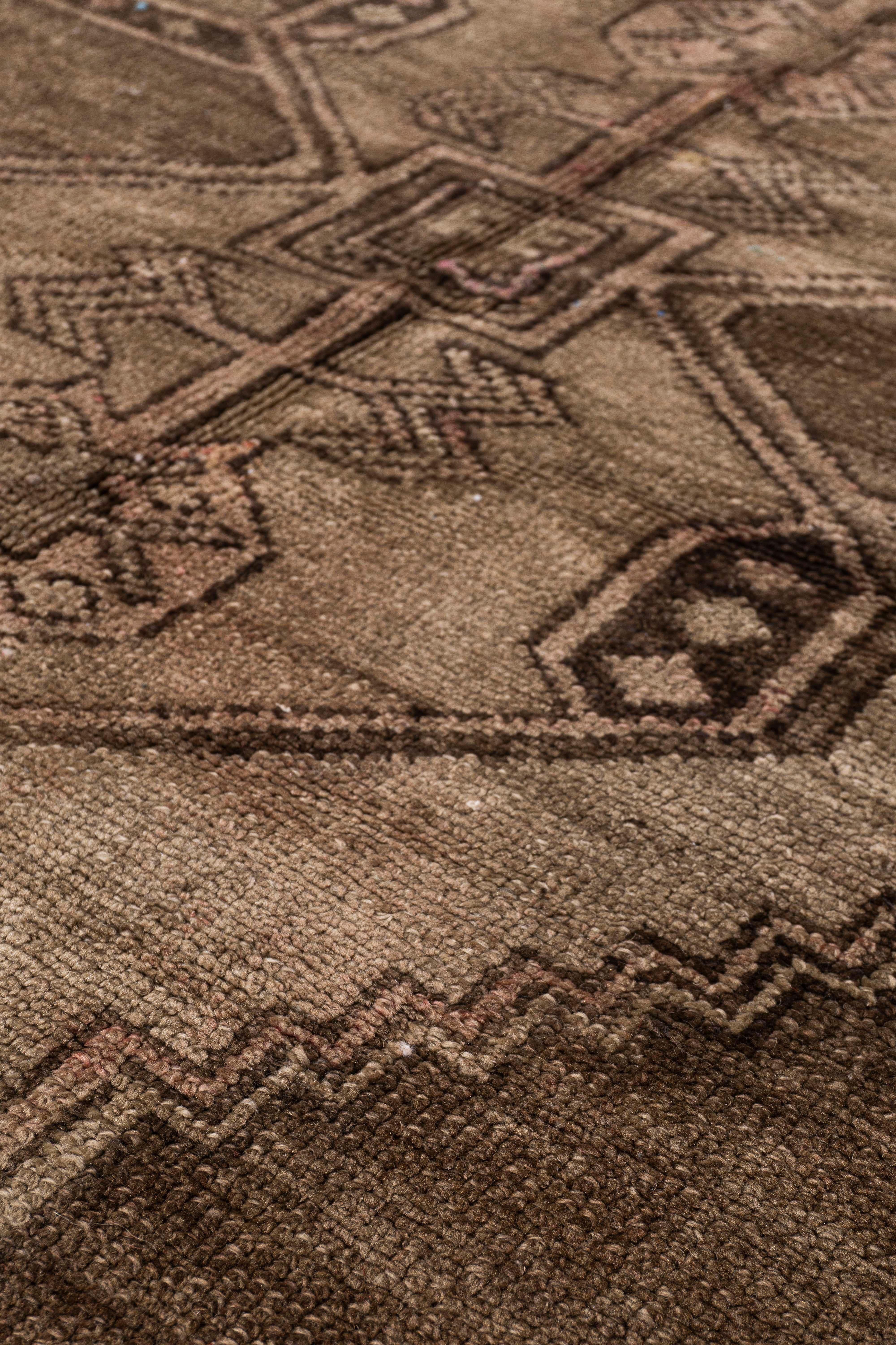 Vintage, circa 1940, Runner in lana marrone turco Oushak annodato a mano 3'11 X 15'1 in vendita 6