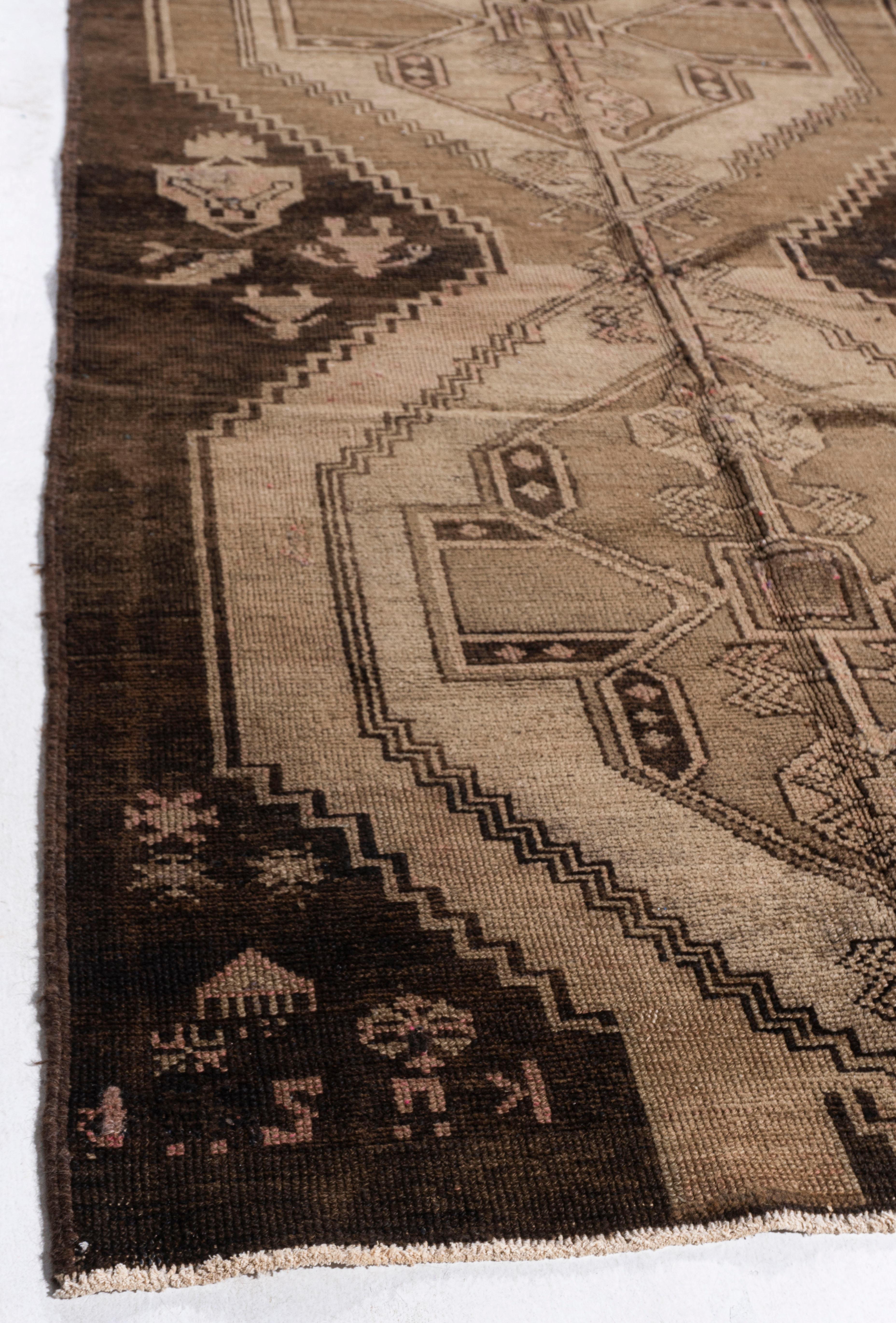 Vintage, circa 1940, Runner in lana marrone turco Oushak annodato a mano 3'11 X 15'1 in vendita 12
