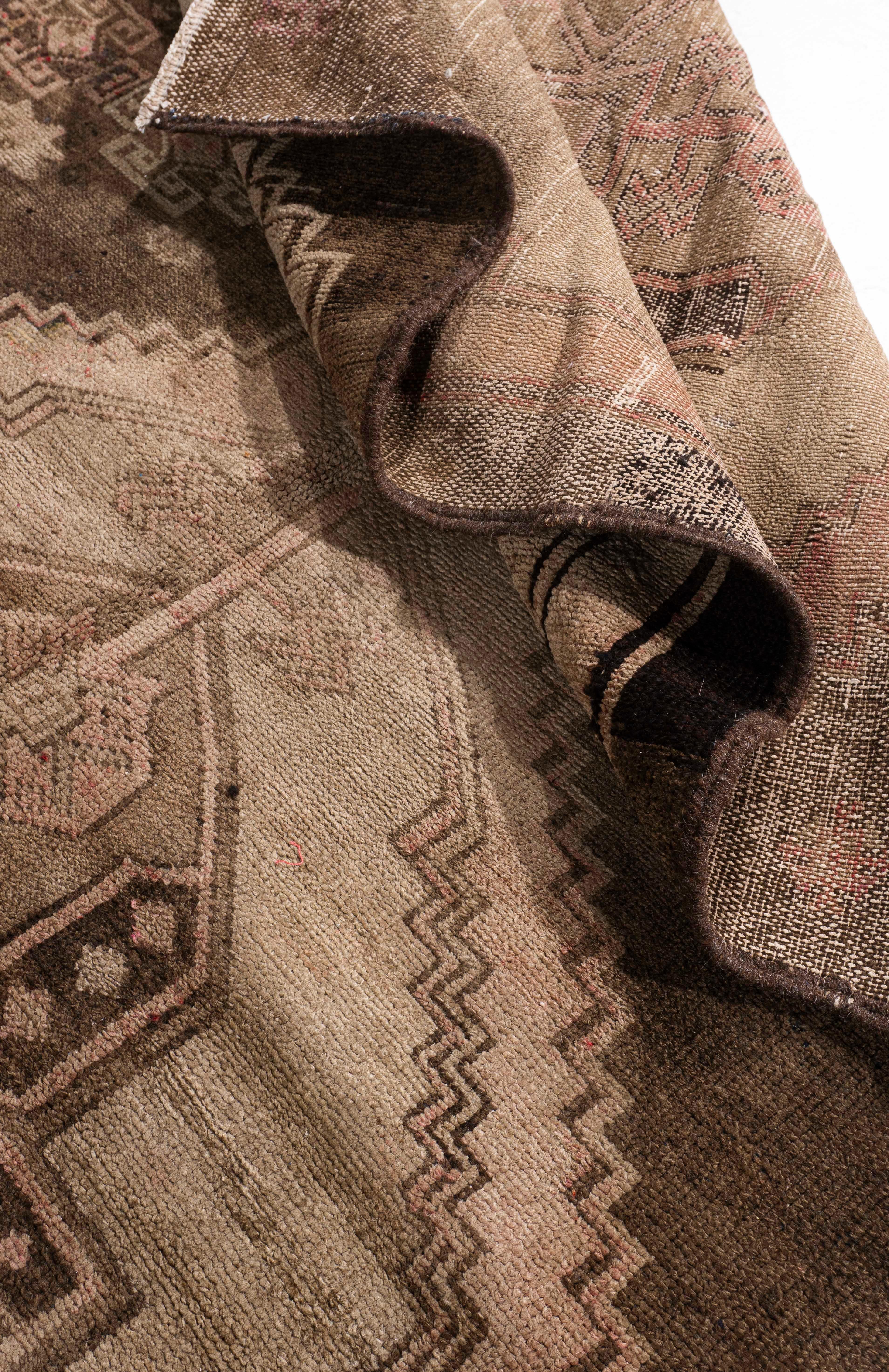 Annodato a mano Vintage, circa 1940, Runner in lana marrone turco Oushak annodato a mano 3'11 X 15'1 in vendita
