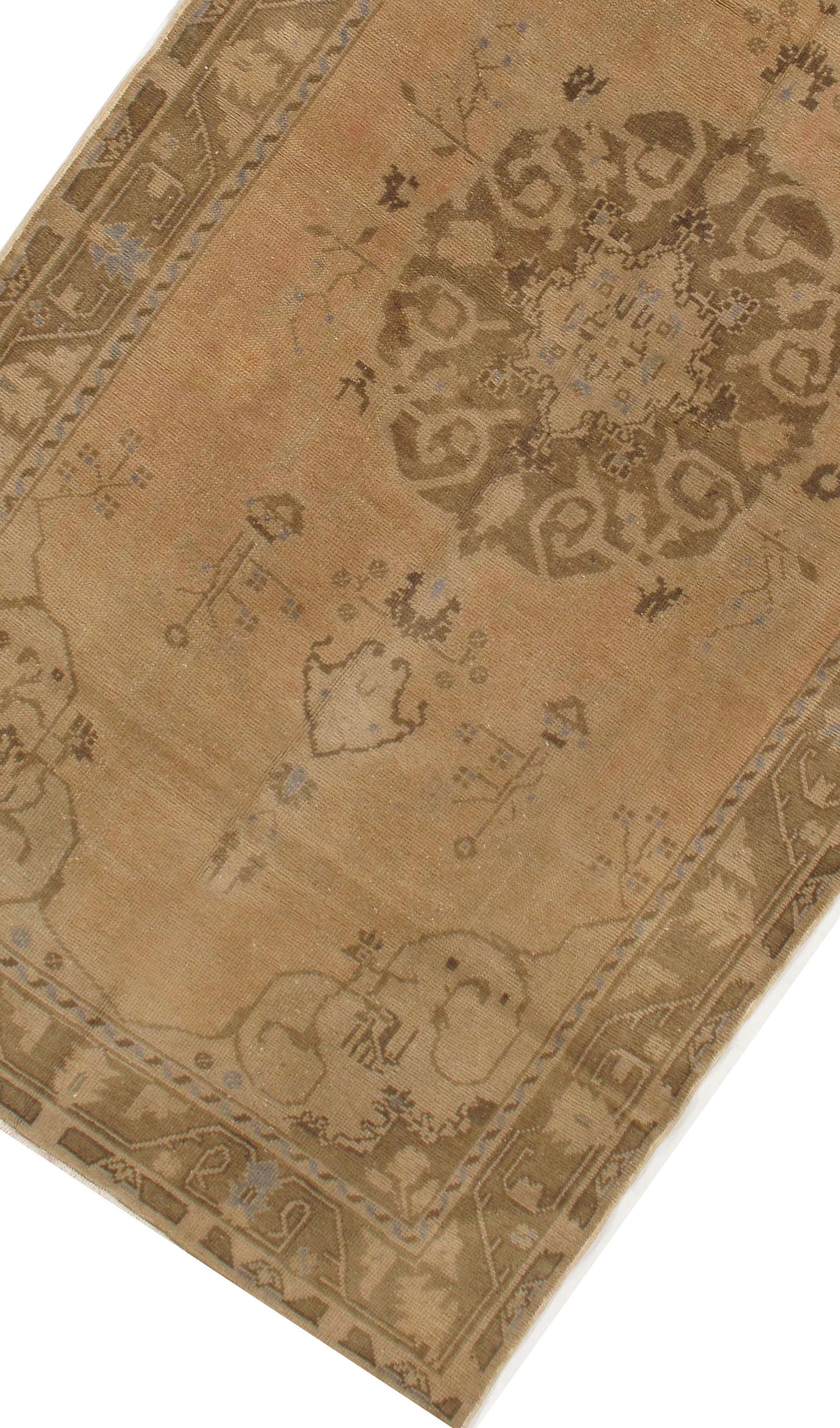 Vintage CIRCA 1940 Braun Türkisch Oushak Teppich Teppich, 4'5 X 8'7 (Handgewebt) im Angebot