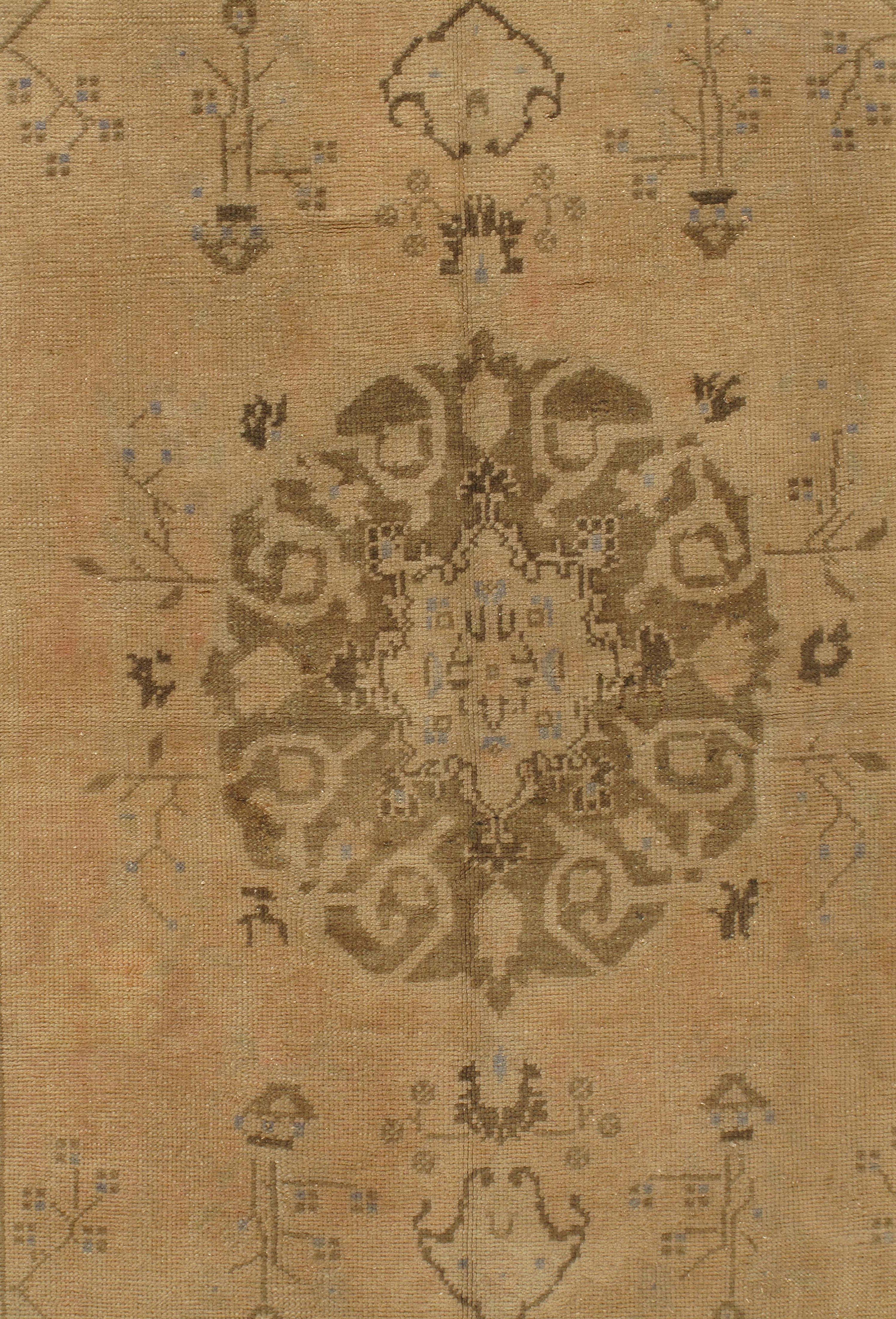 Vintage CIRCA 1940 Braun Türkisch Oushak Teppich Teppich, 4'5 X 8'7 im Angebot 1