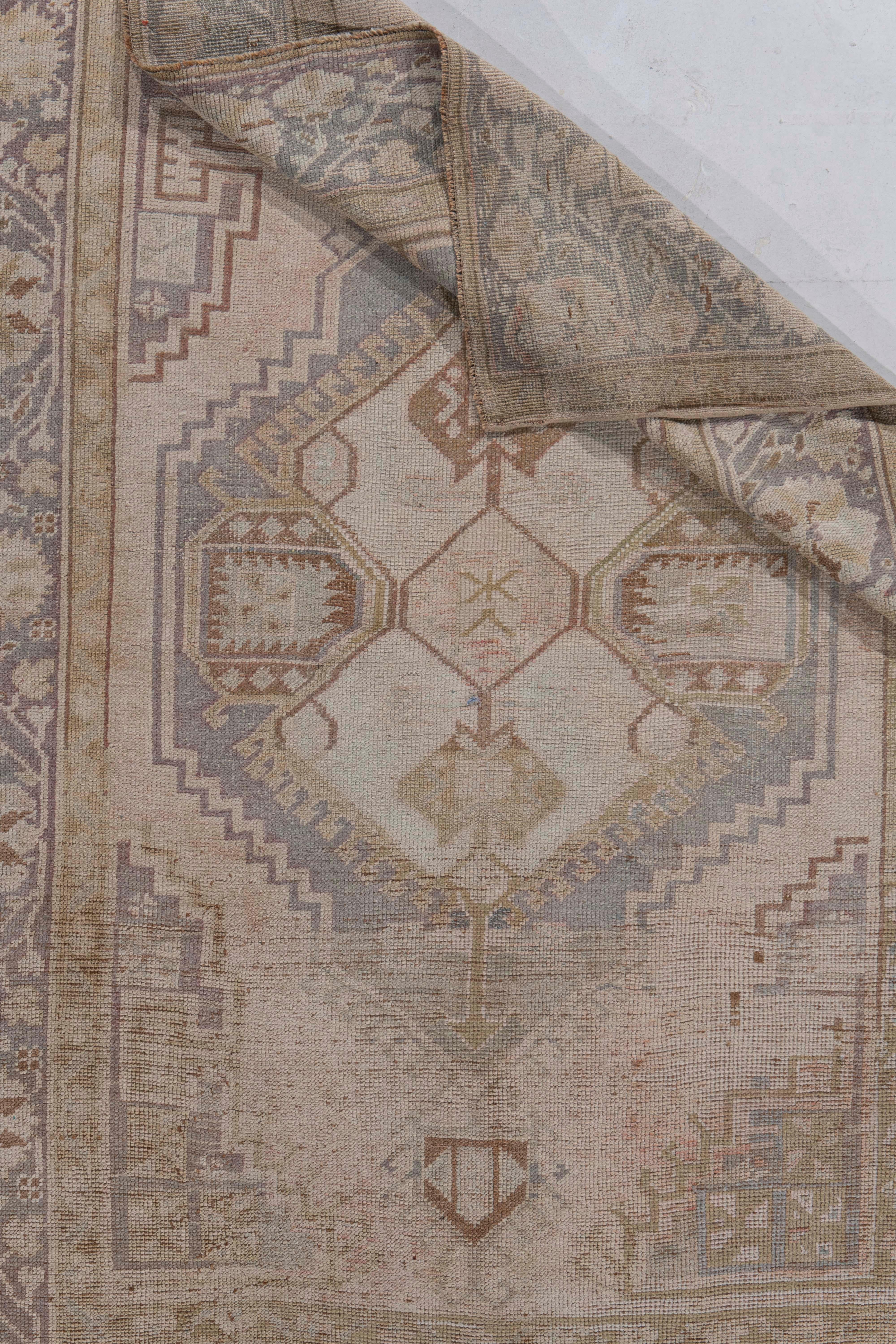 Circa 1940 Türkischer Oushak Handgeknüpfter Wollteppich Elfenbein Braun im Angebot 5