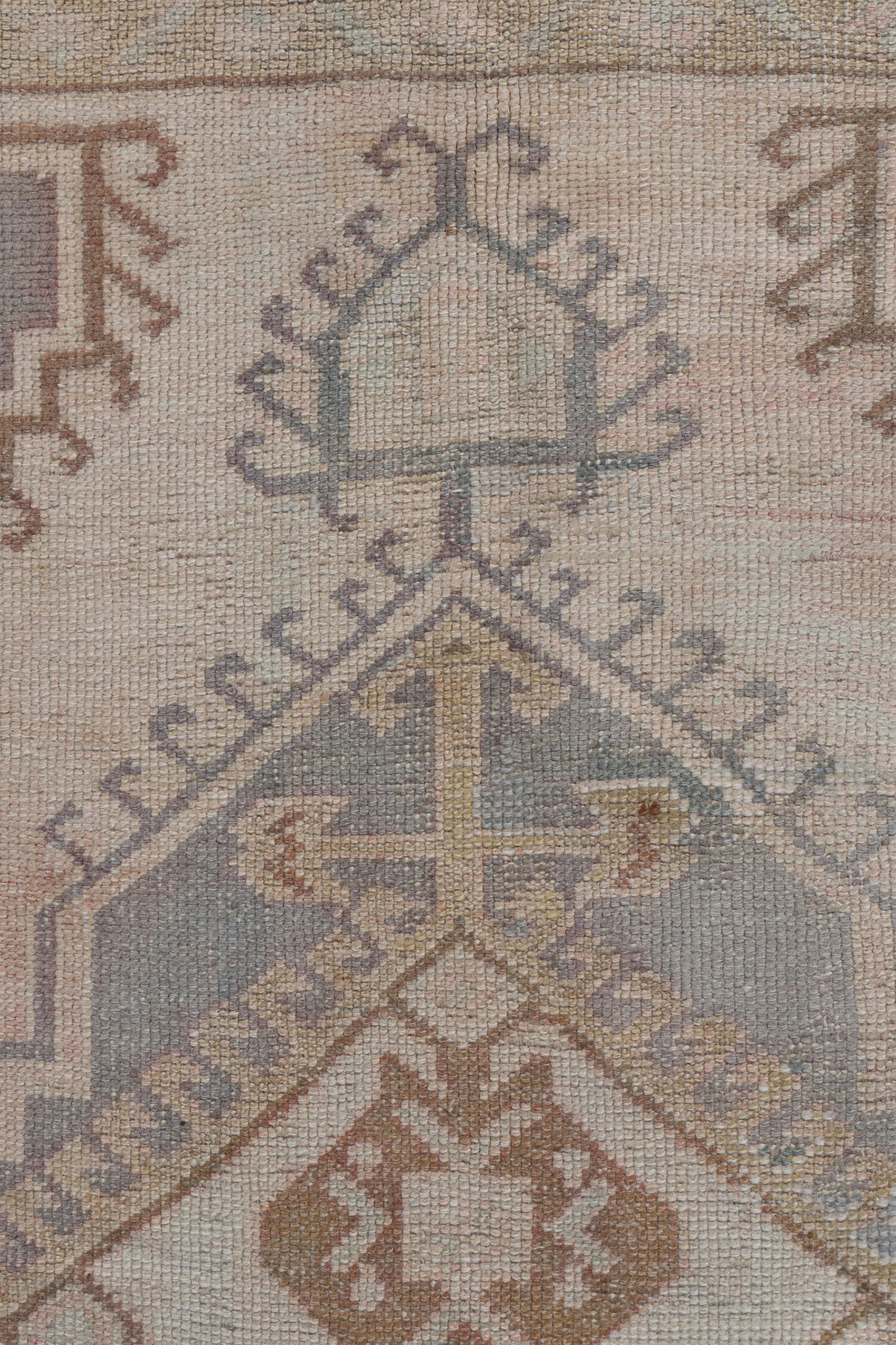 Circa 1940 Türkischer Oushak Handgeknüpfter Wollteppich Elfenbein Braun im Angebot 1