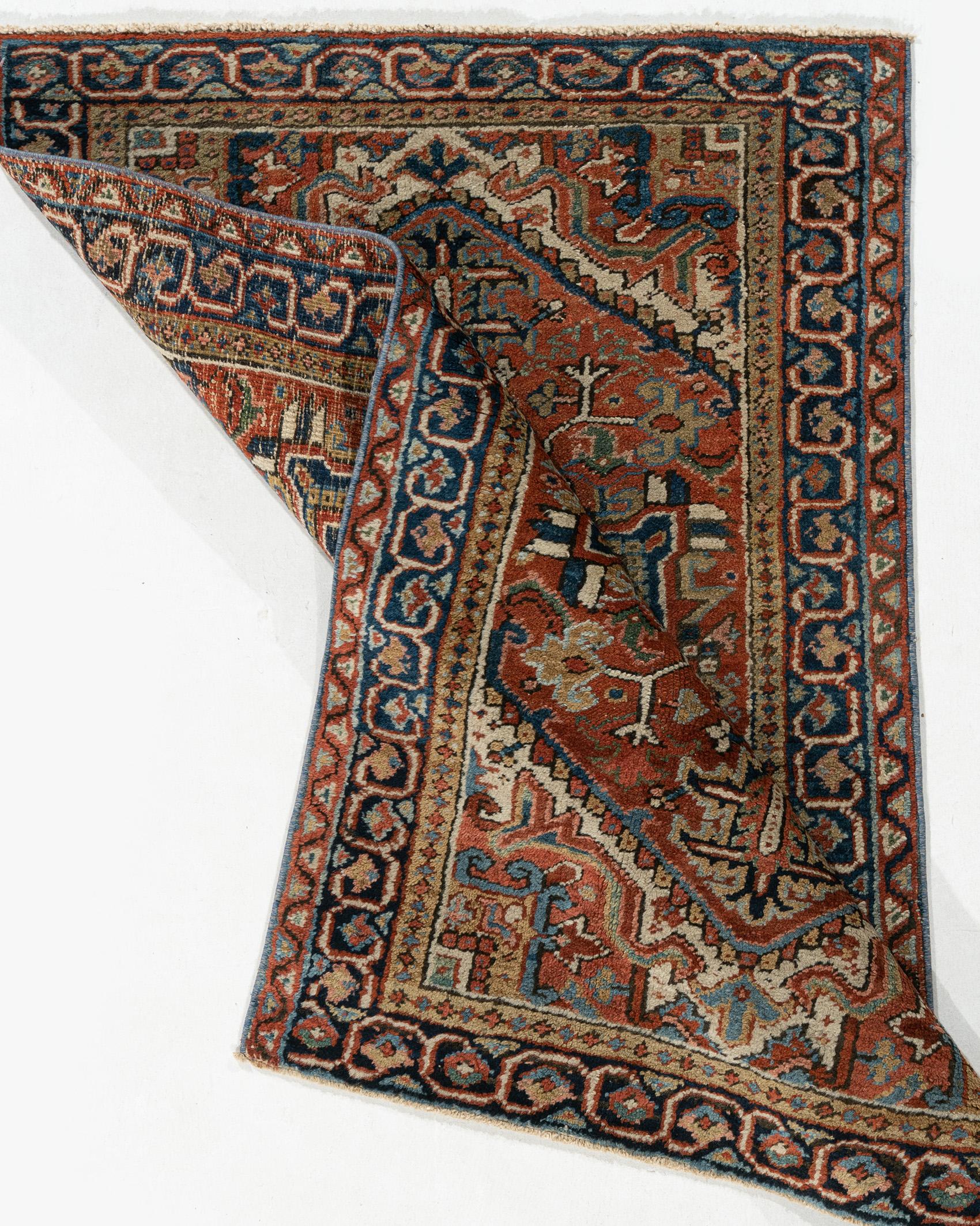 Alfombra Persa Heriz Verde Ladrillo Vintage Circa 1940 3' x 4'4 Heriz Serapi en venta