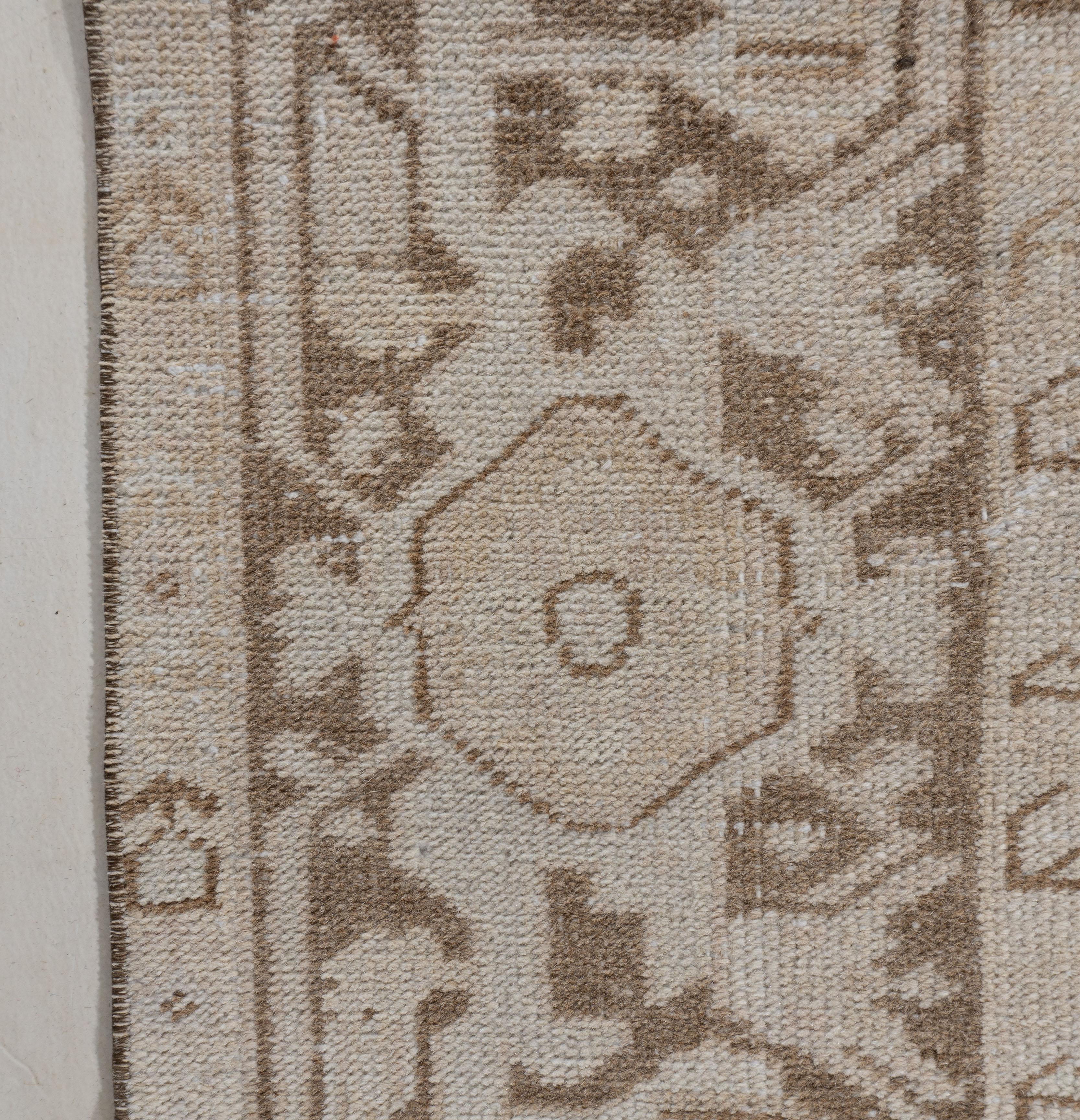 Vintage Circa 1940 Persian Heriz Hand Woven Wool Beige Rug, 8'8 x 11'7 For Sale 3