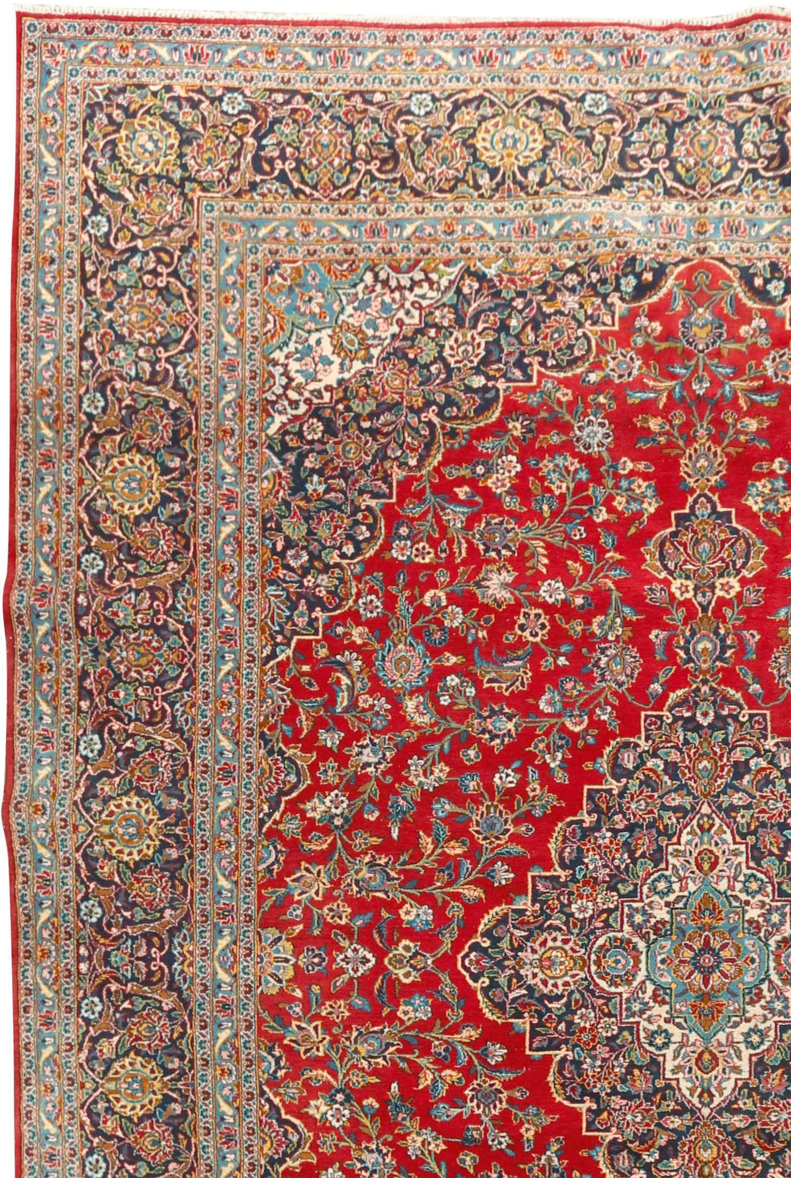 Persischer Kashan-Teppich in Rot und Blau, Vintage, ca. 1940, 10'4 x 14'5 cm im Zustand „Gut“ im Angebot in New York, NY