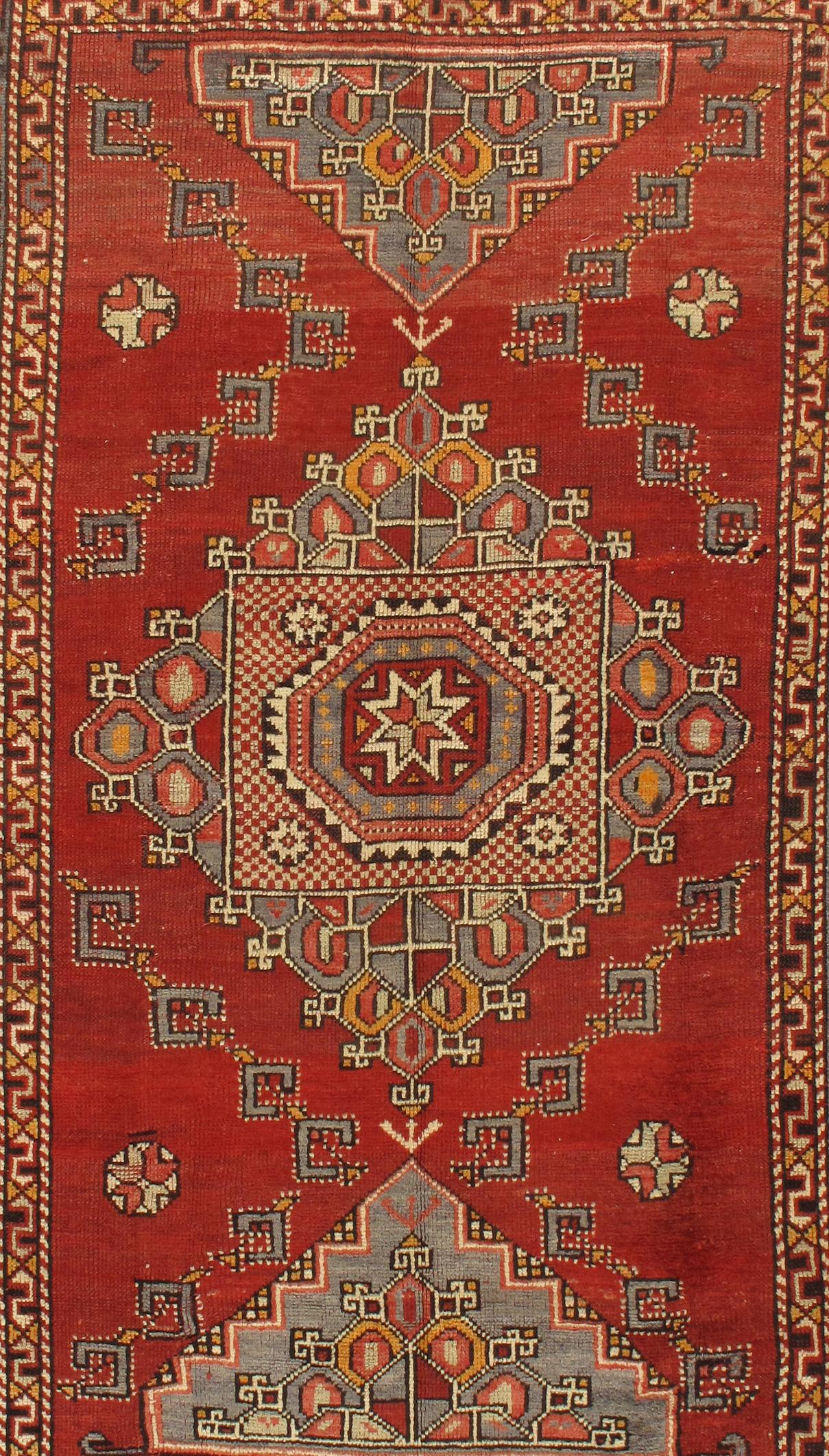 Vintage CIRCA 1940 Rot Türkisch Oushak Teppich, 5'5 x 8'2 (20. Jahrhundert) im Angebot