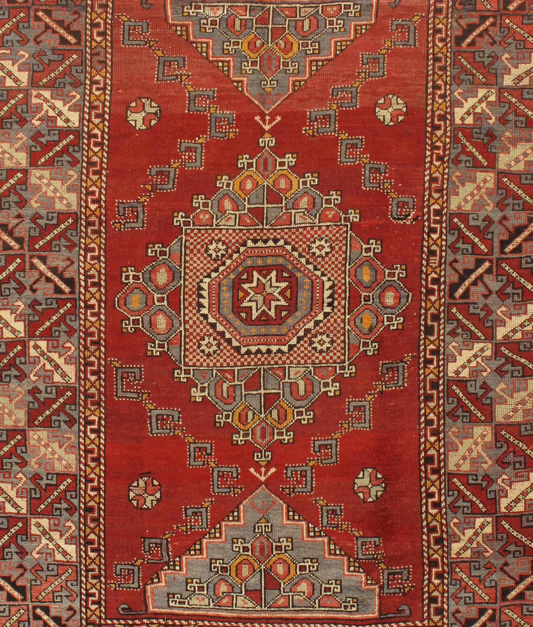 Vintage CIRCA 1940 Rot Türkisch Oushak Teppich, 5'5 x 8'2 im Angebot 2