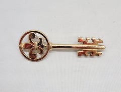 Vintage Circa 1940 Signed Monet Goldtone Fleur-De-Lis Key Brooch
