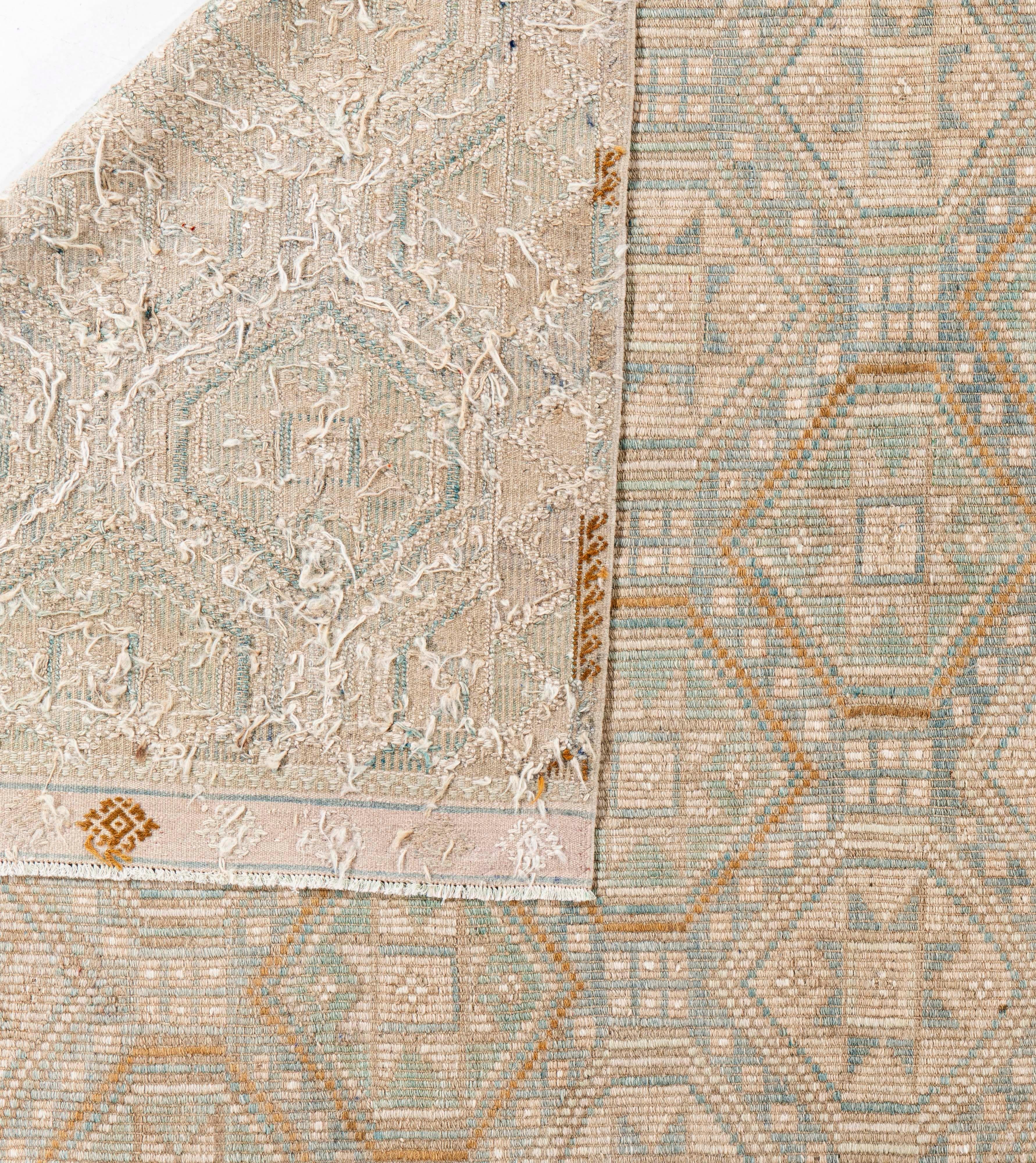Rug & Kilim Vintage Circa 1940 Tan Turc Flatweave en vente 5