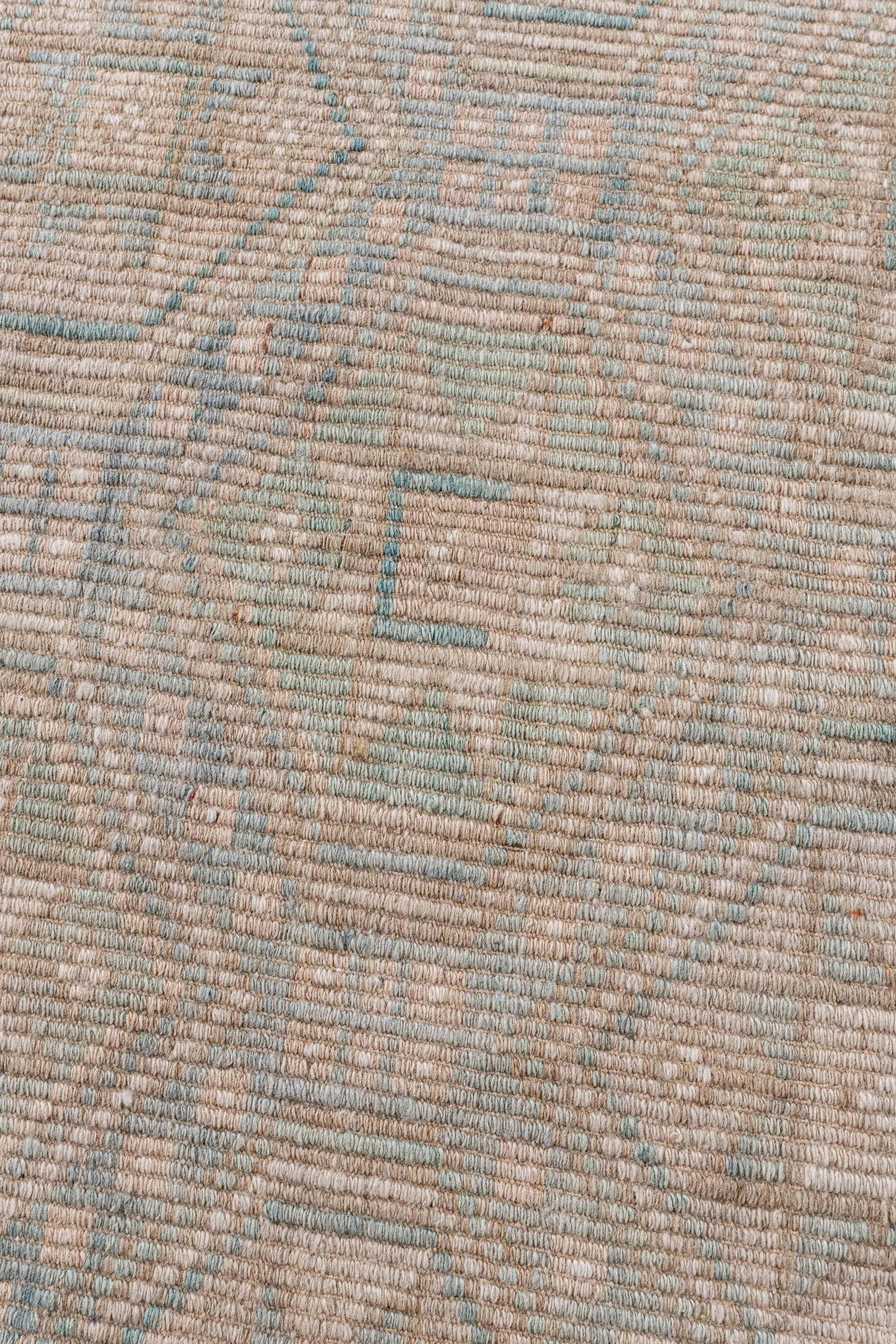 5'9 X 9'6. Ce Kilim turc vintage à tissage plat est tissé à la main. La simplicité et l'audace de cette pièce peuvent également donner une touche contemporaine et s'intègrent aussi bien dans un environnement moderne que traditionnel. Le motif