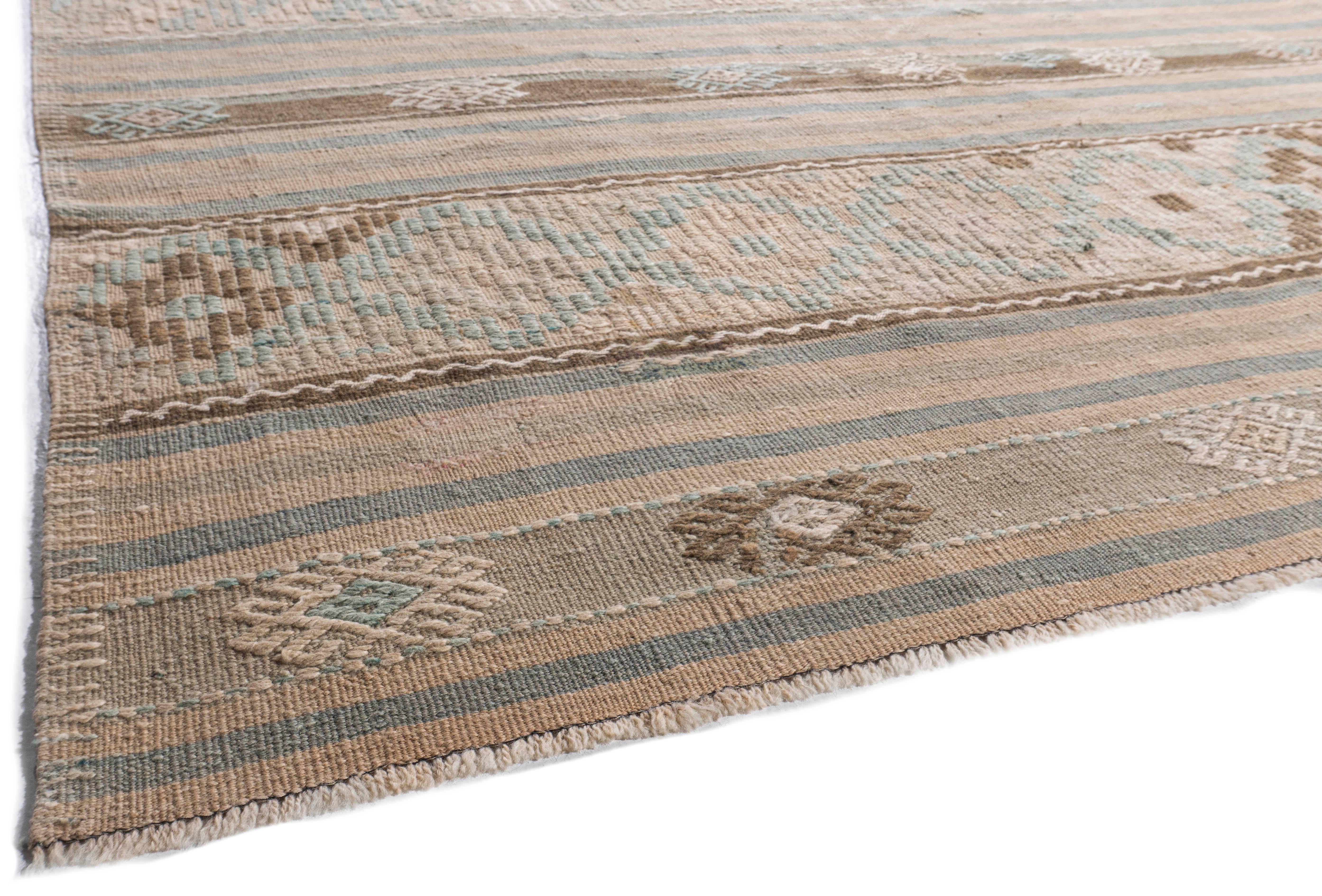 Vintage CIRCA 1940 Tan Türkischer Kilim Flachgewebe-Teppich (Kelim) im Angebot