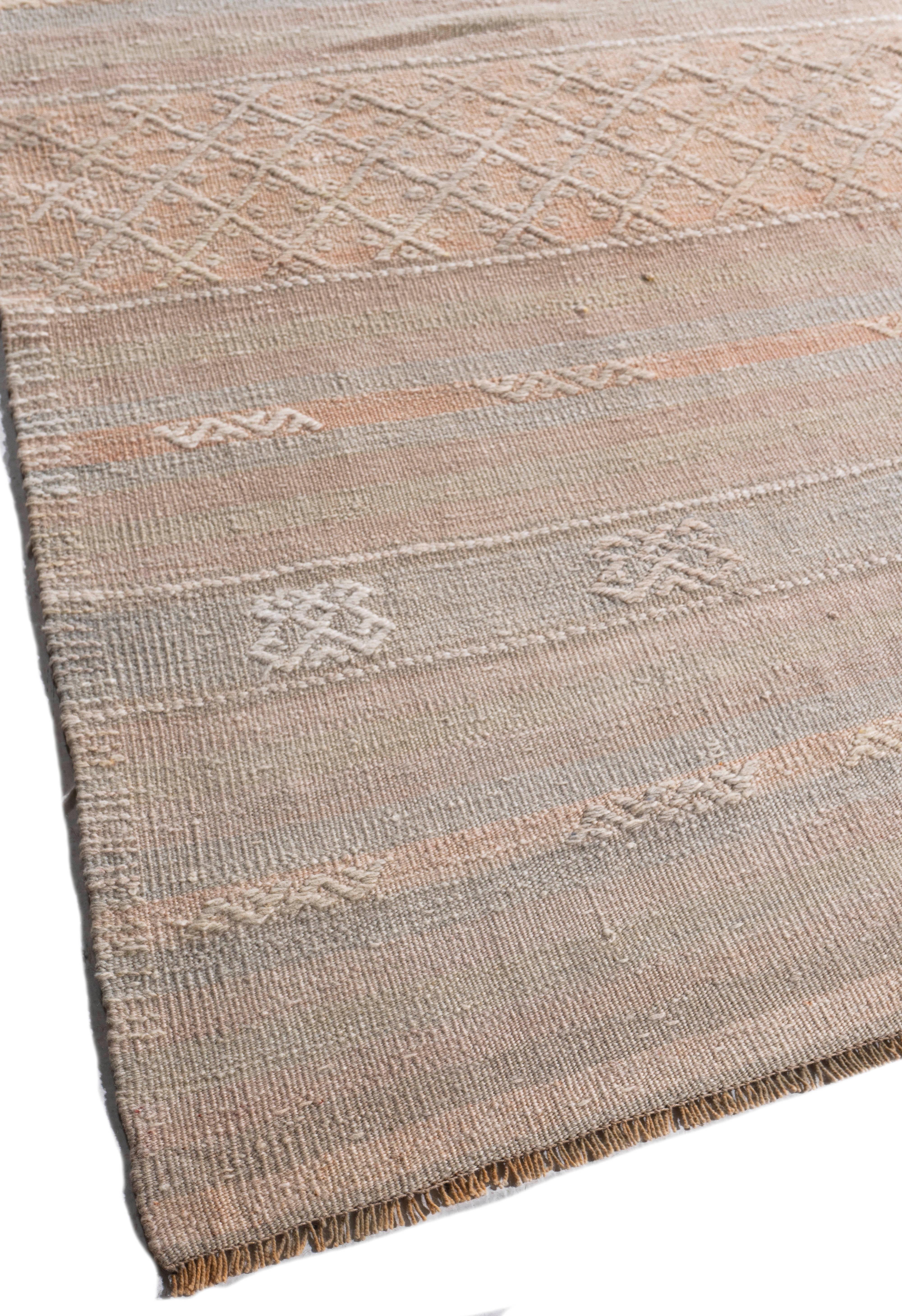 Vintage CIRCA 1940 Tan Türkischer Kilim Flachgewebe-Teppich (Kelim) im Angebot