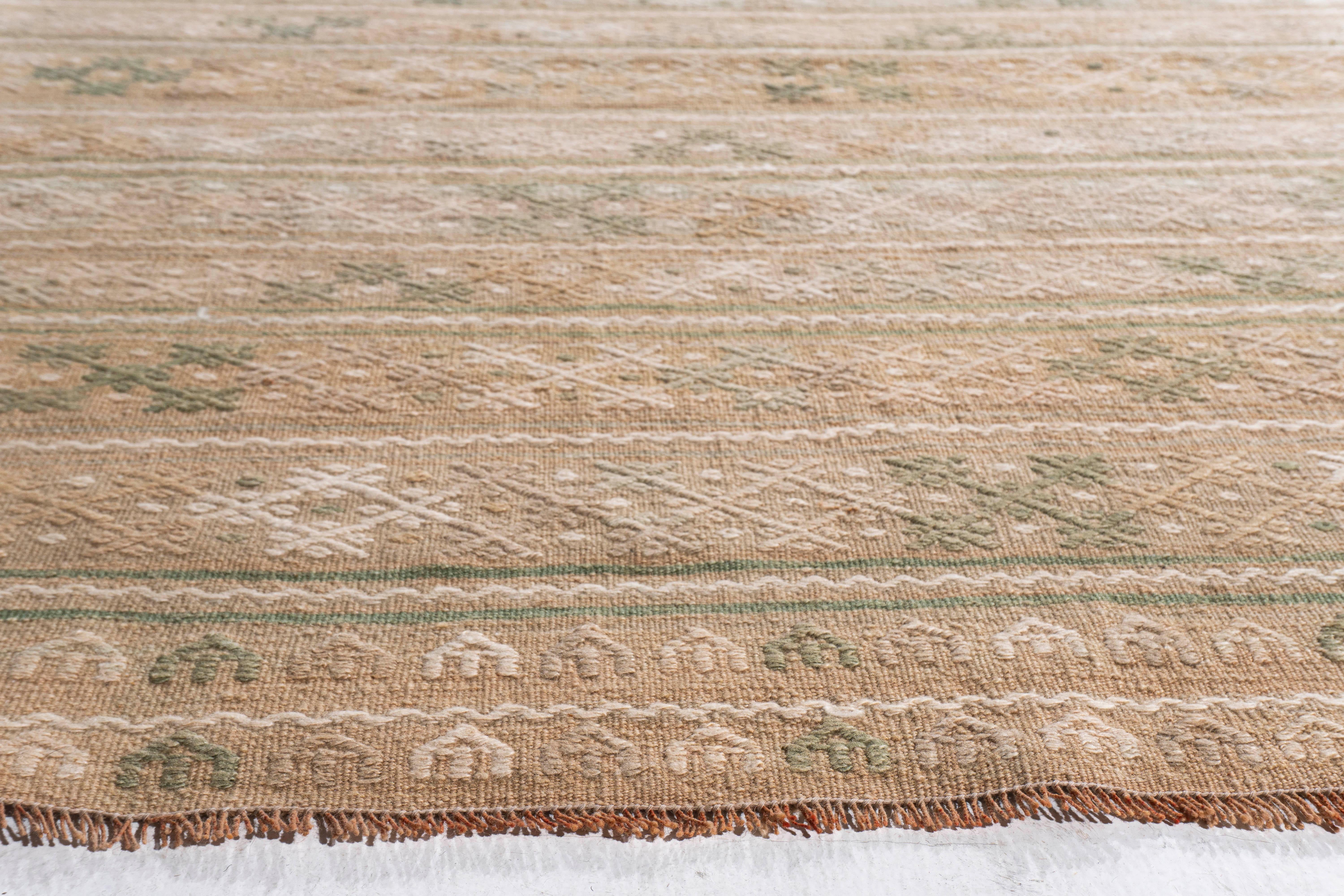 Vintage Circa 1940 Tan Turkish Kilim Flatweave Rug In Good Condition For Sale In New York, NY