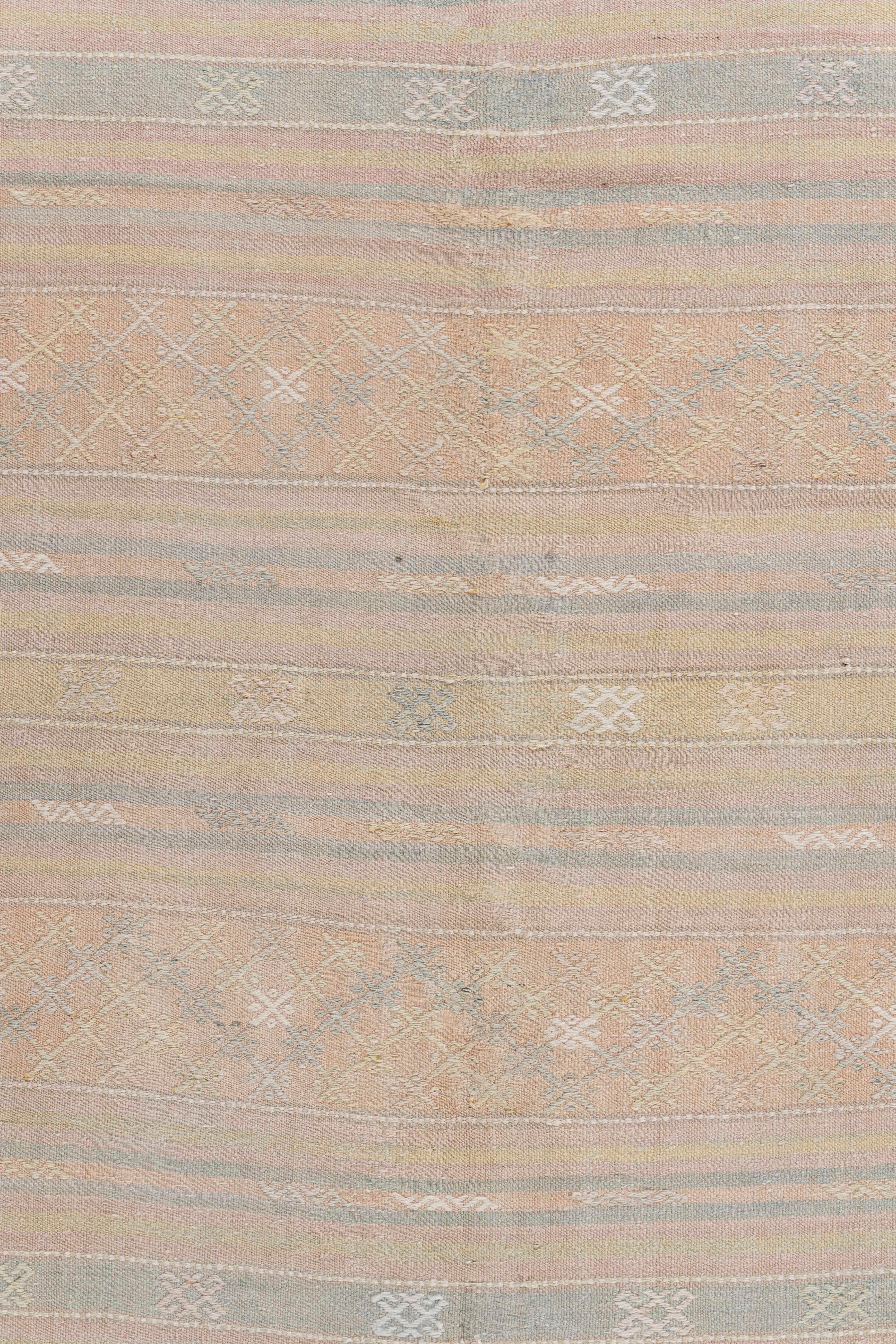 Vintage CIRCA 1940 Tan Türkischer Kilim Flachgewebe-Teppich (20. Jahrhundert) im Angebot
