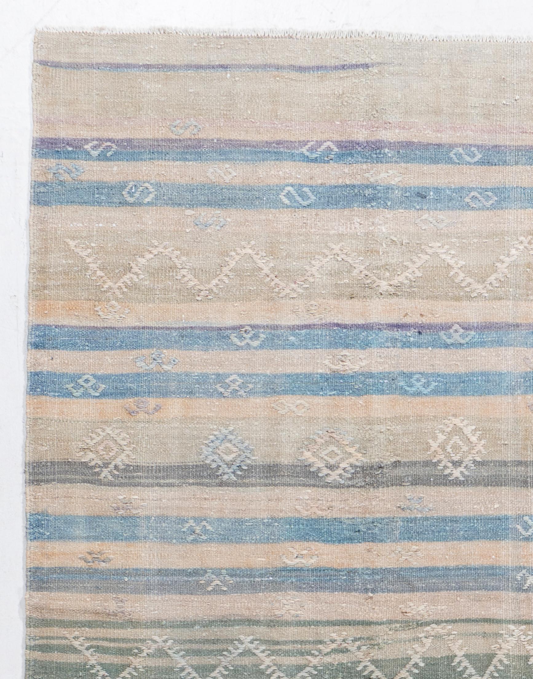 Vintage CIRCA 1940 Tan Türkischer Kilim Flachgewebe-Teppich (Wolle) im Angebot