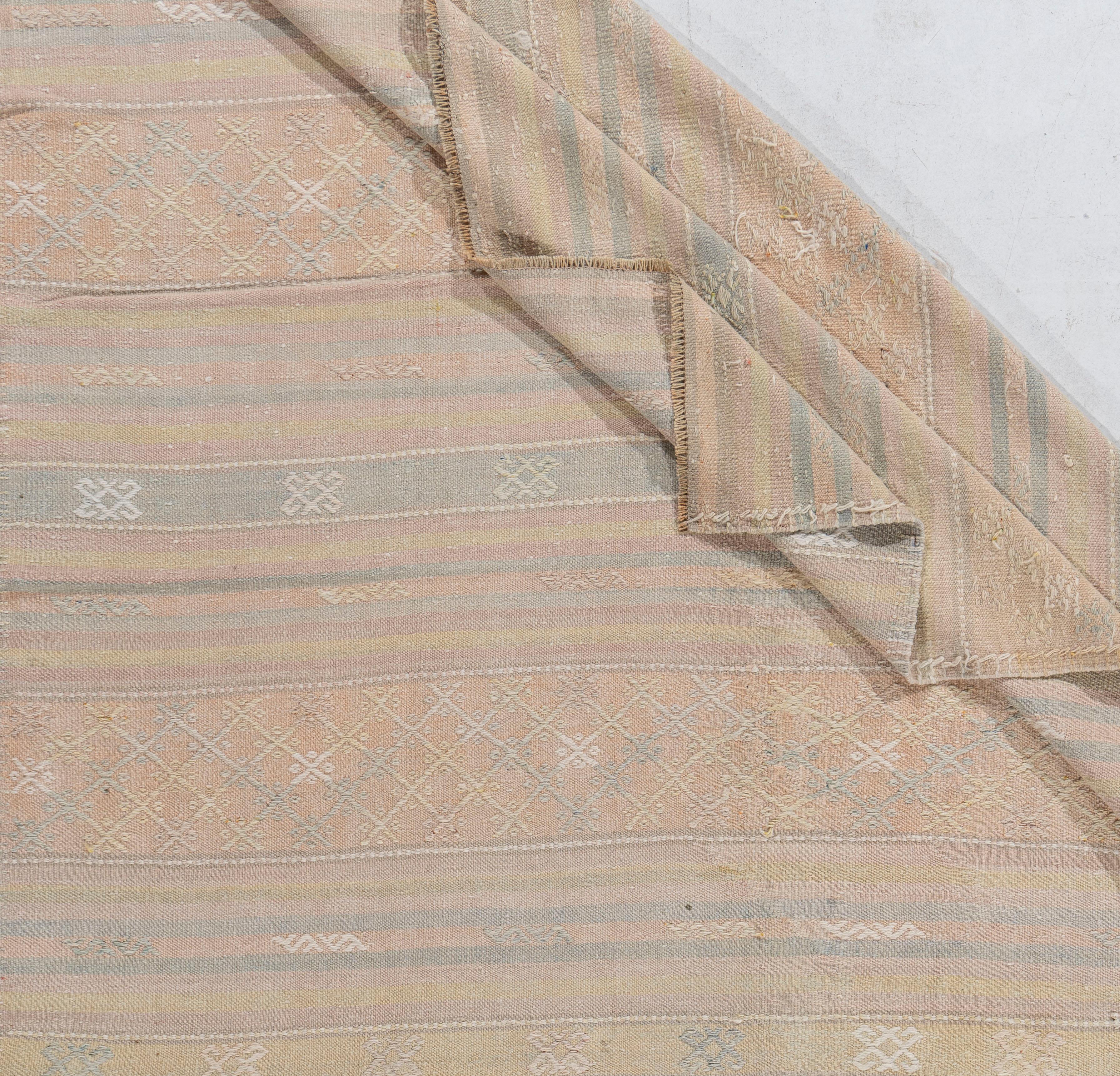 Vintage CIRCA 1940 Tan Türkischer Kilim Flachgewebe-Teppich im Angebot 1