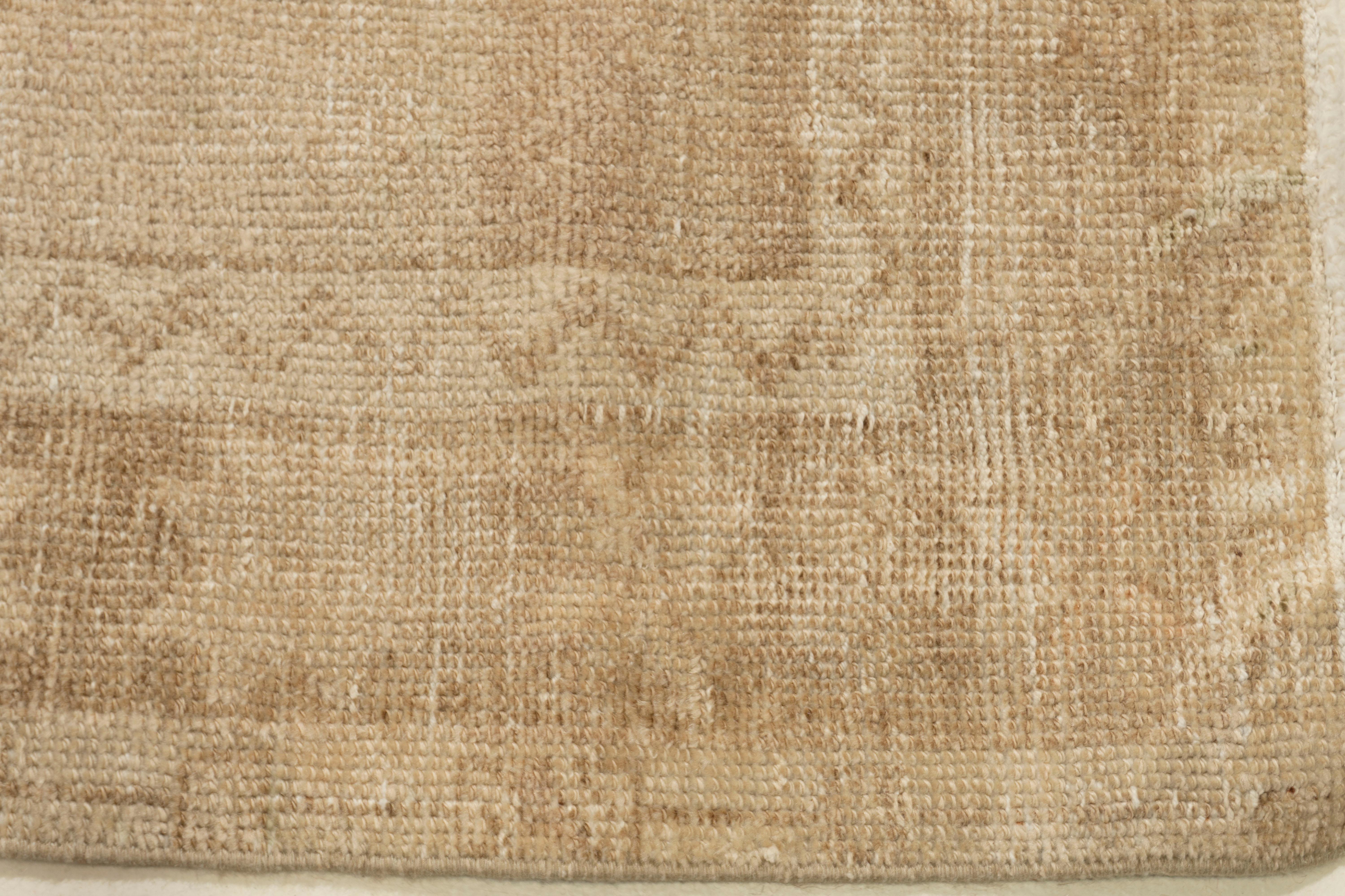 Vintage Circa 1940 Tan Turkish Oushak Hand Knotted Wool Runner In Good Condition For Sale In New York, NY