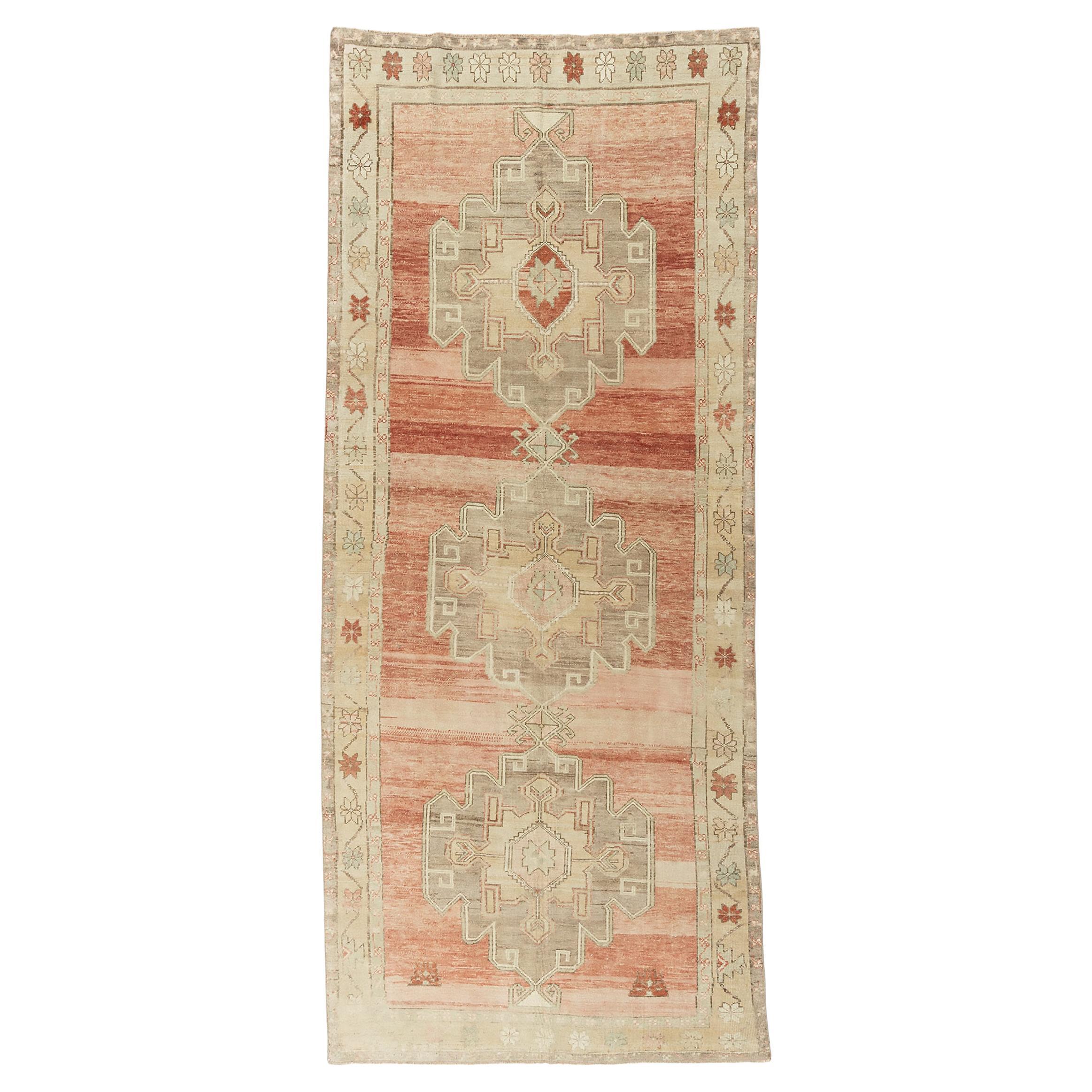 Vintage Circa 1940 Terracotta Oushak Tapis de laine noué à la main, 5'1 x 11'9