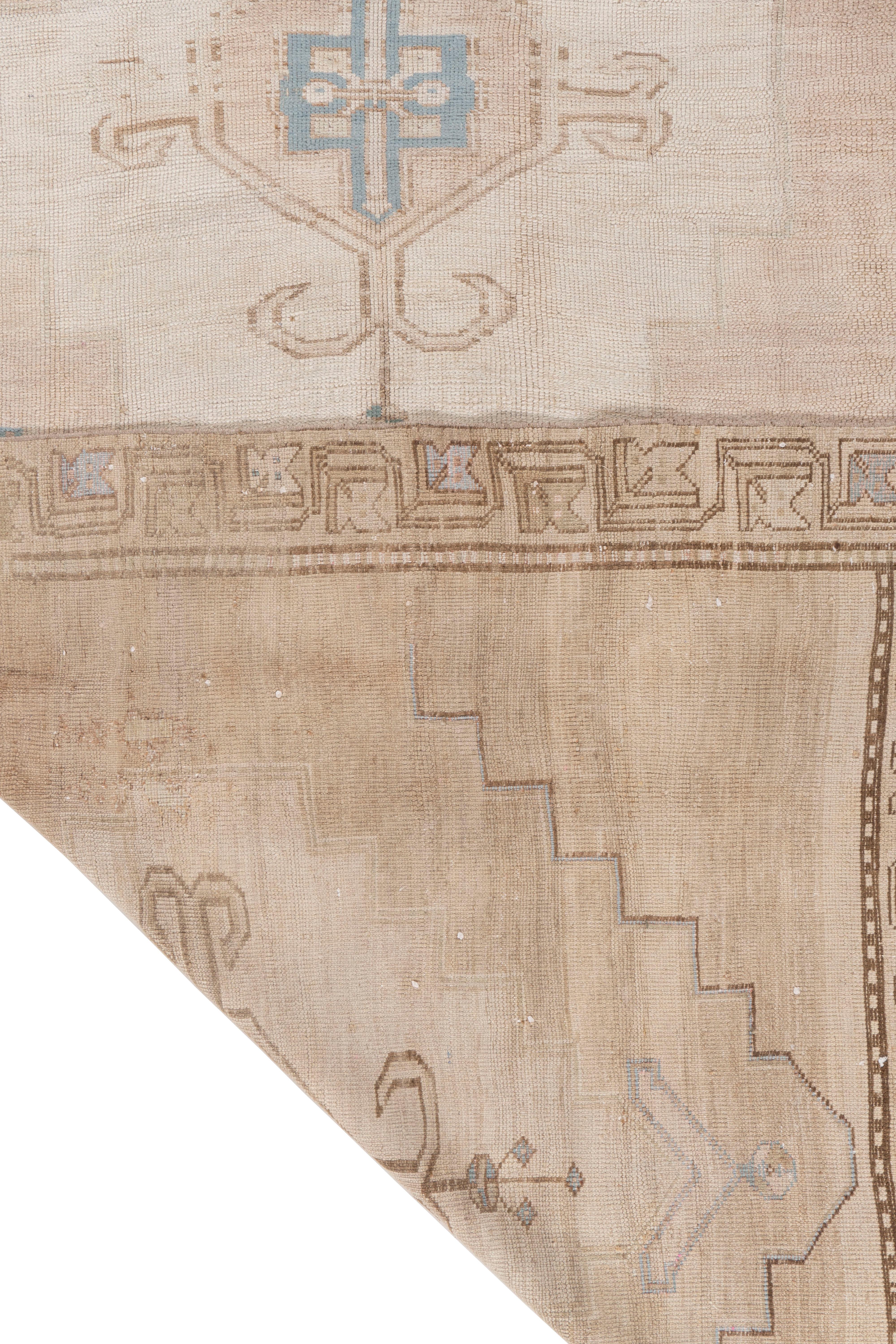 Vintage CIRCA 1940 Türkisch Kars Rosa Wolle Teppich Hand geknüpft 7'5 X 11'5 (Handgeknüpft) im Angebot