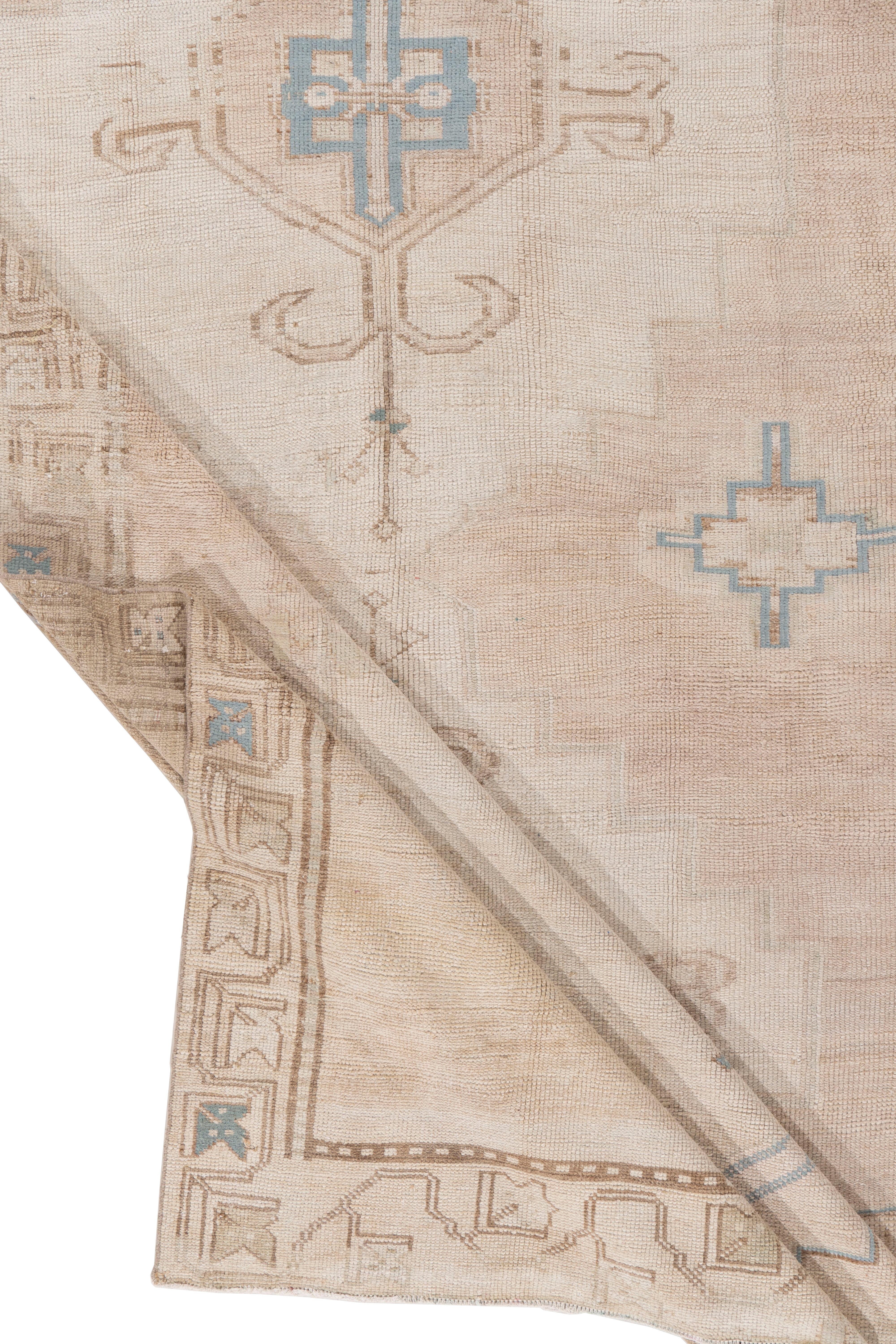 Vintage CIRCA 1940 Türkisch Kars Rosa Wolle Teppich Hand geknüpft 7'5 X 11'5 im Zustand „Gut“ im Angebot in New York, NY