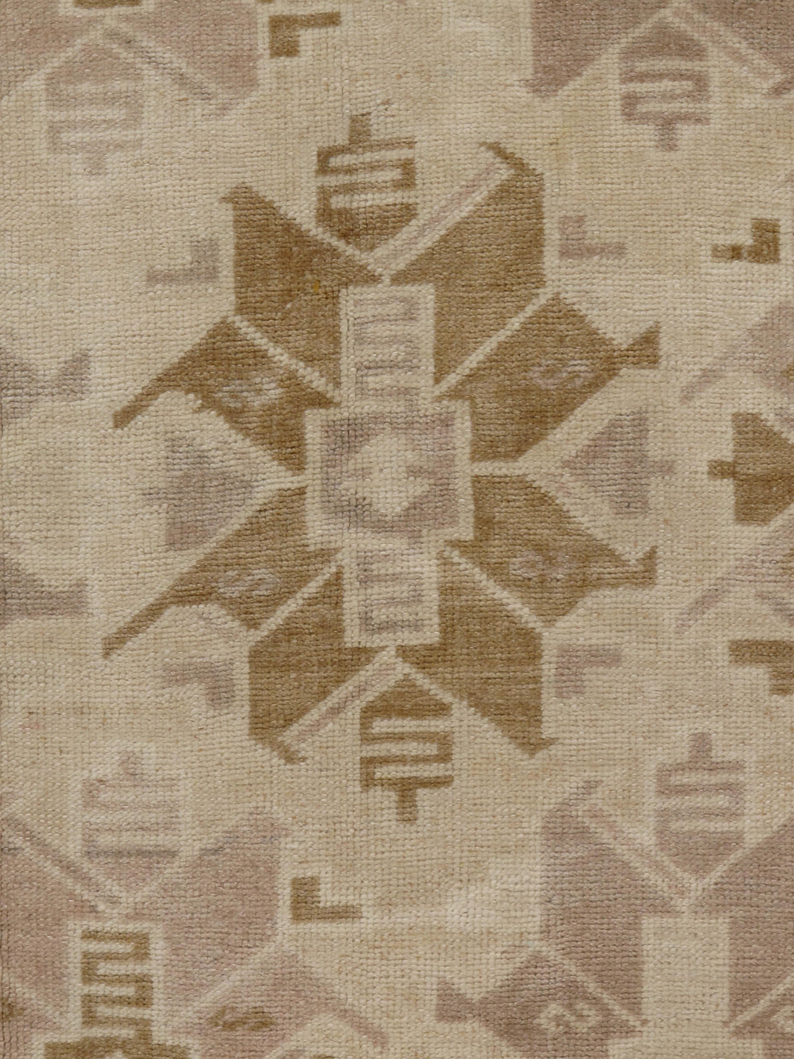 Vintage Türkisch Oushak Teppich 3'11 x 5'8. Handgeknüpft in der Türkei, wo die Teppichweberei eher eine Kultur als ein Geschäft ist. Teppiche aus der Türkei sind bekannt für die hohe Qualität ihrer Wolle, ihre schönen Muster und warmen Farben. Diese